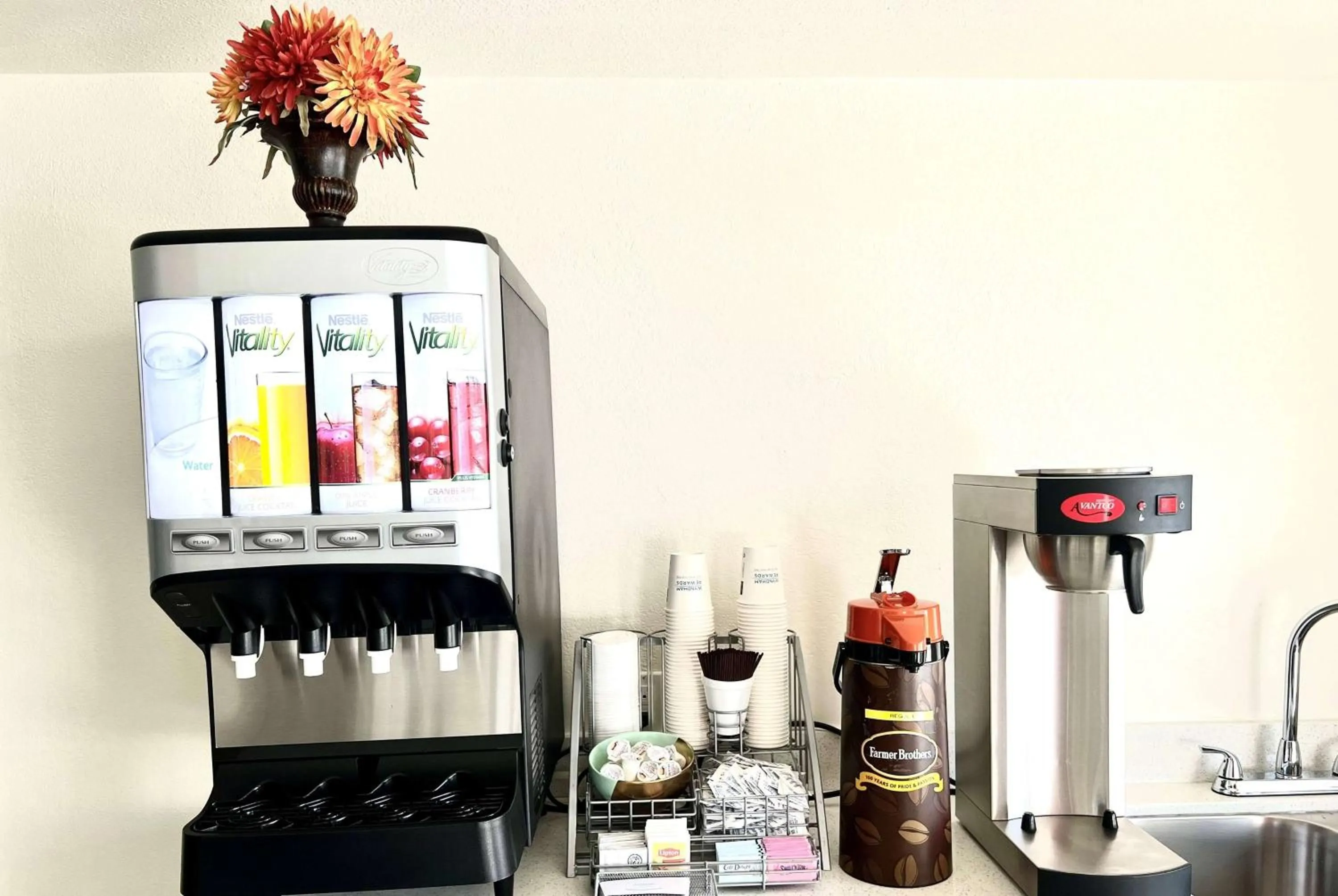 Restaurant/places to eat in Super 8 by Wyndham Slidell