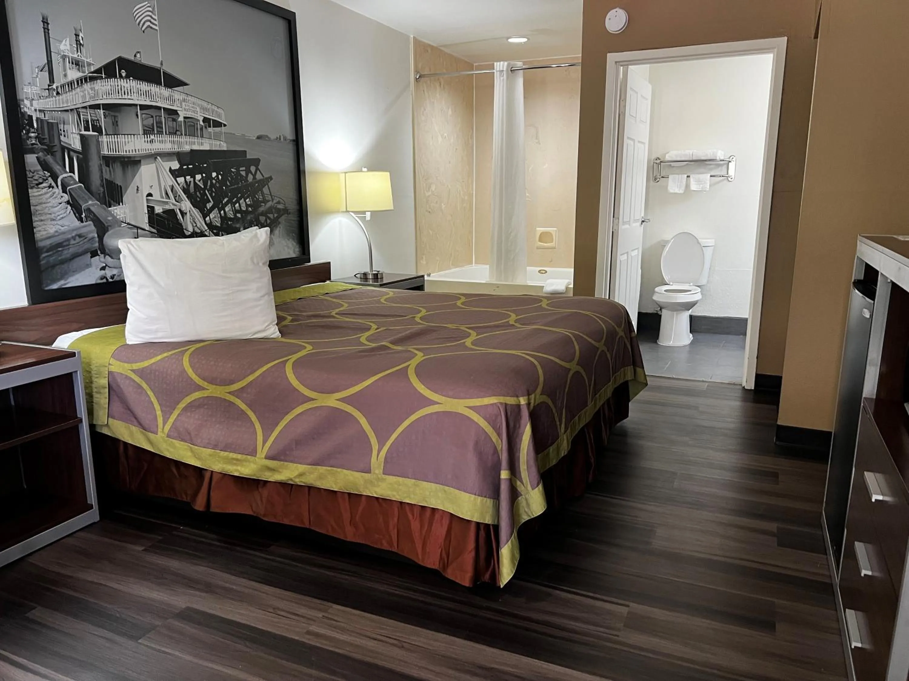 Bedroom, Bed in Super 8 by Wyndham Slidell