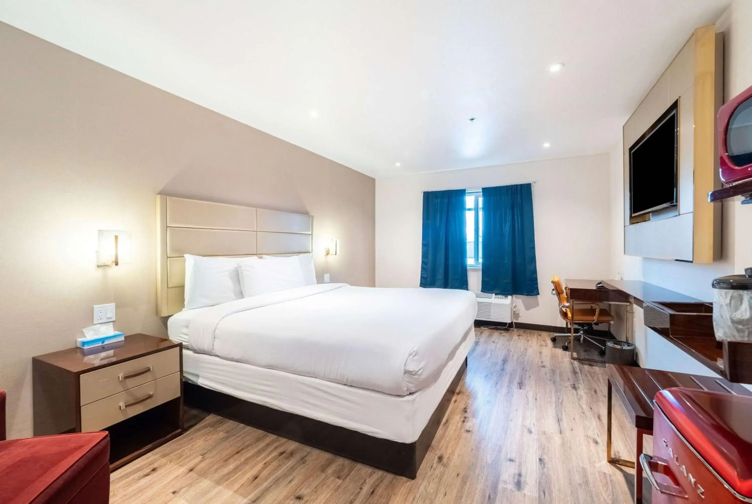 King Room - Non-Smoking in Baymont by Wyndham Anderson King Room - Non-Smoking in Baymont by Wyndham Anderson