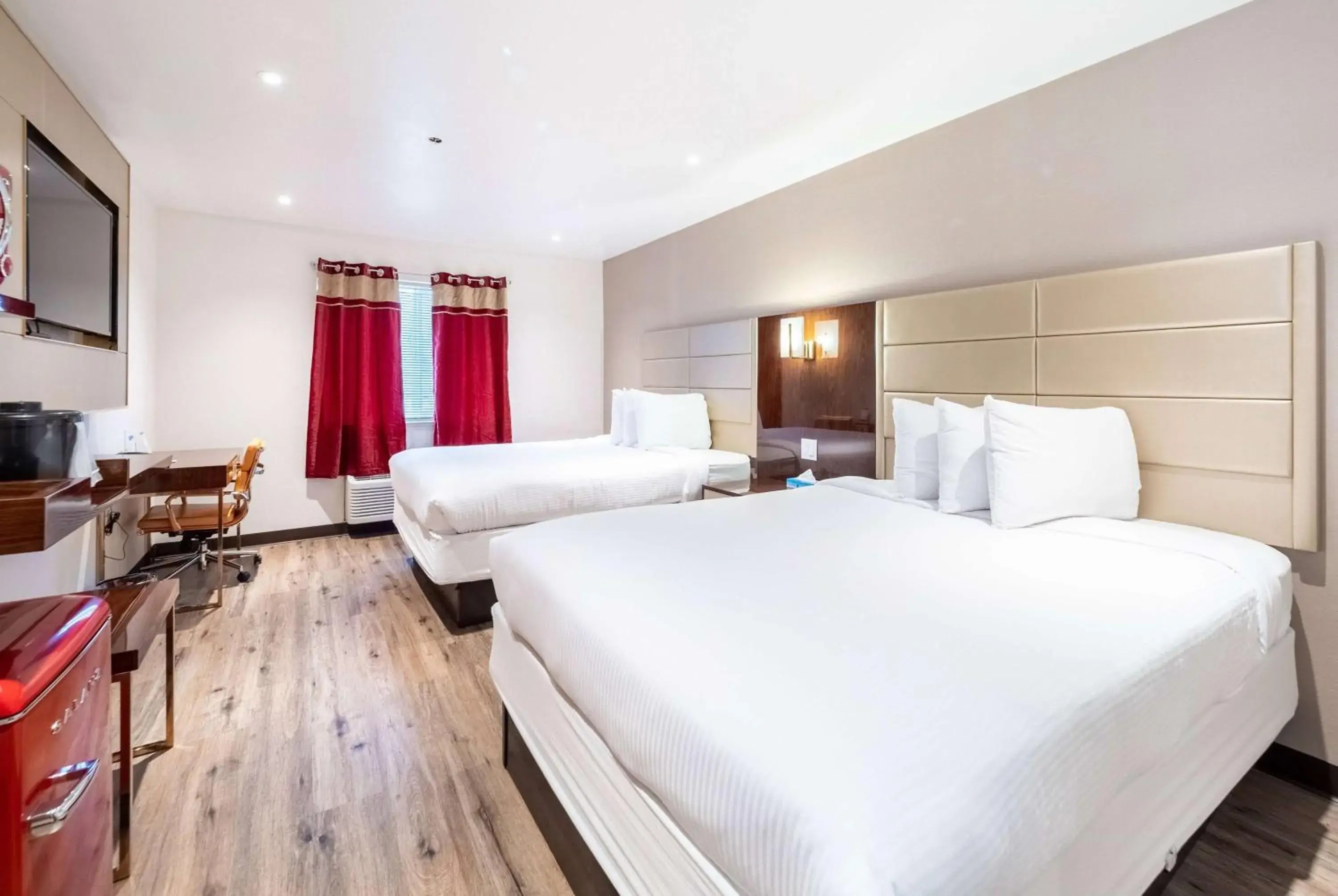 Queen Room with Two Queen Beds - Non-Smoking in Baymont by Wyndham Anderson Queen Room with Two Queen Beds - Non-Smoking in Baymont by Wyndham Anderson