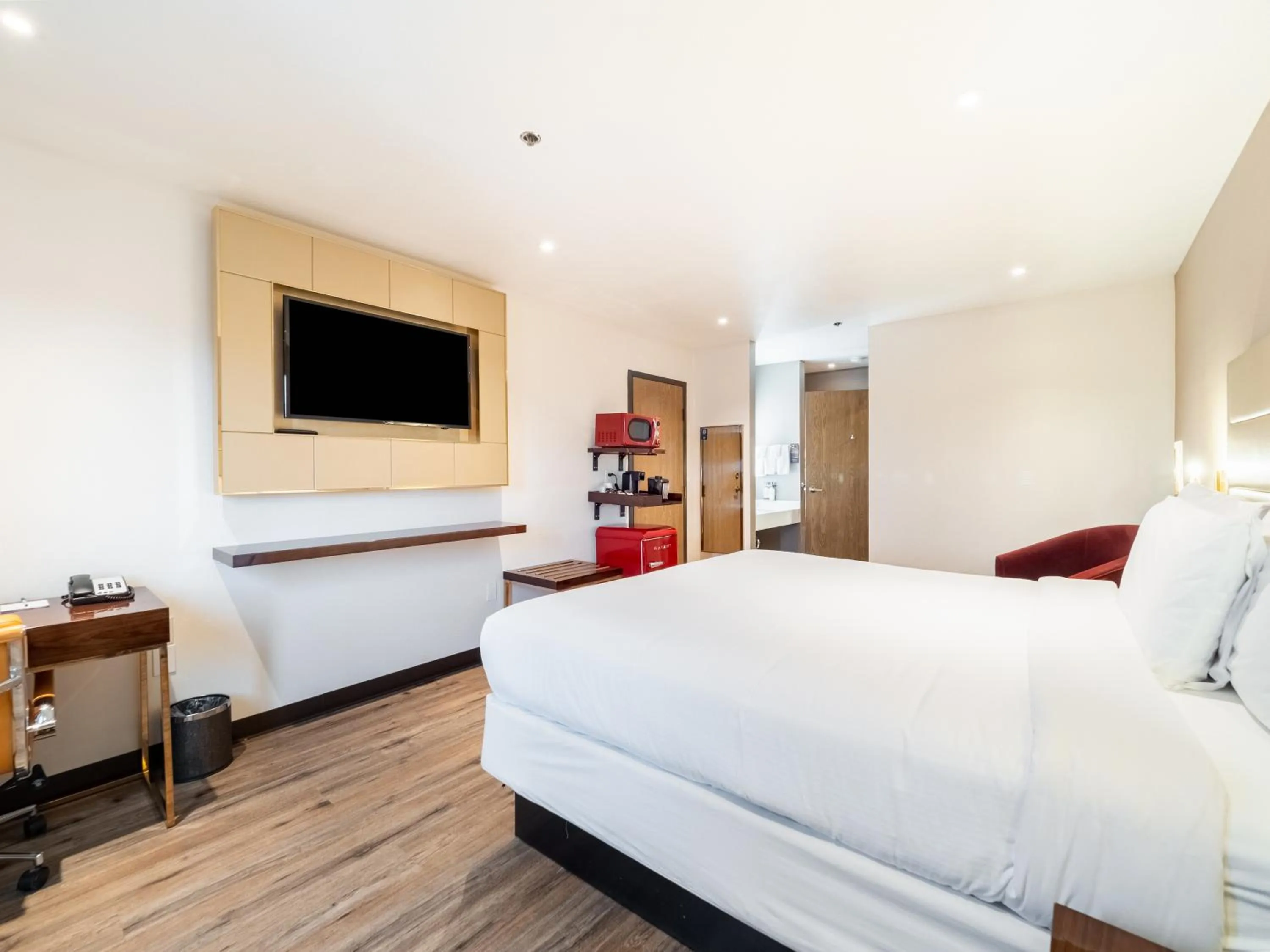 Bedroom, Bed in Baymont by Wyndham Anderson