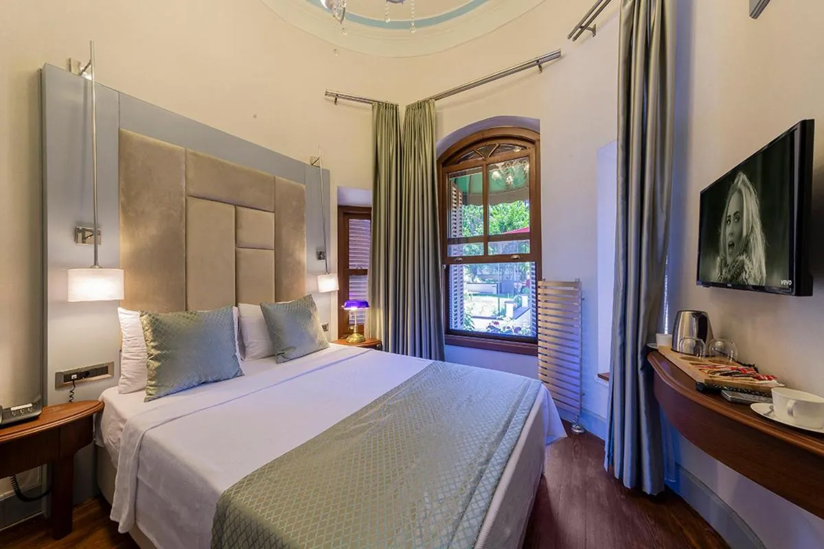 Shower, Bed in No2 Hotel By Şükrü