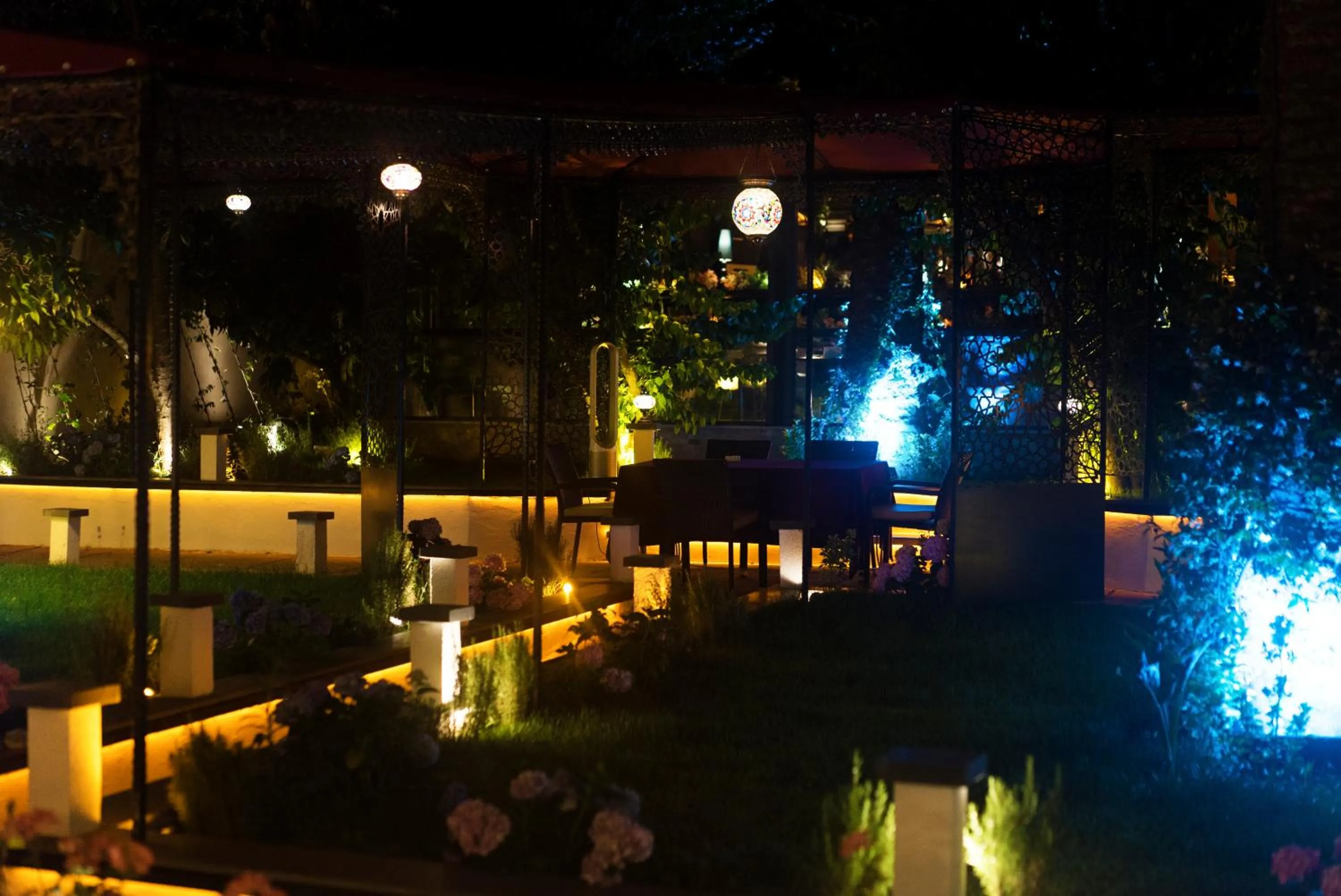 Inner courtyard view in No2 Hotel By Şükrü