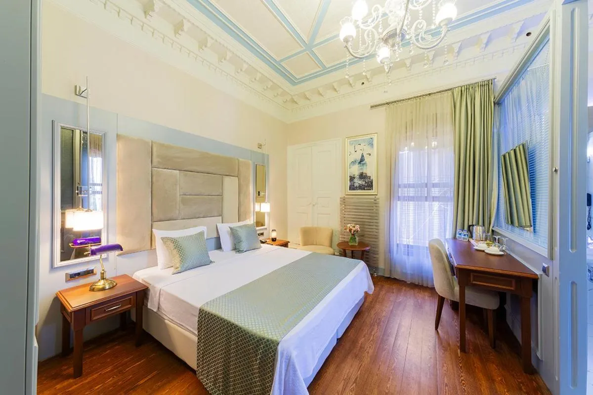 Spring, Bed in No2 Hotel By Şükrü