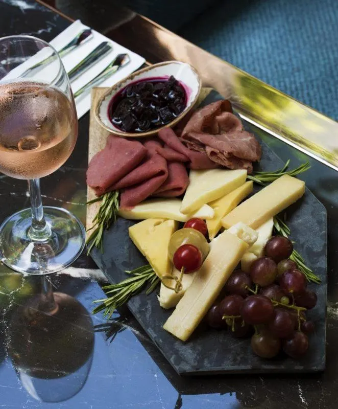 Restaurant/places to eat in No2 Hotel By Şükrü