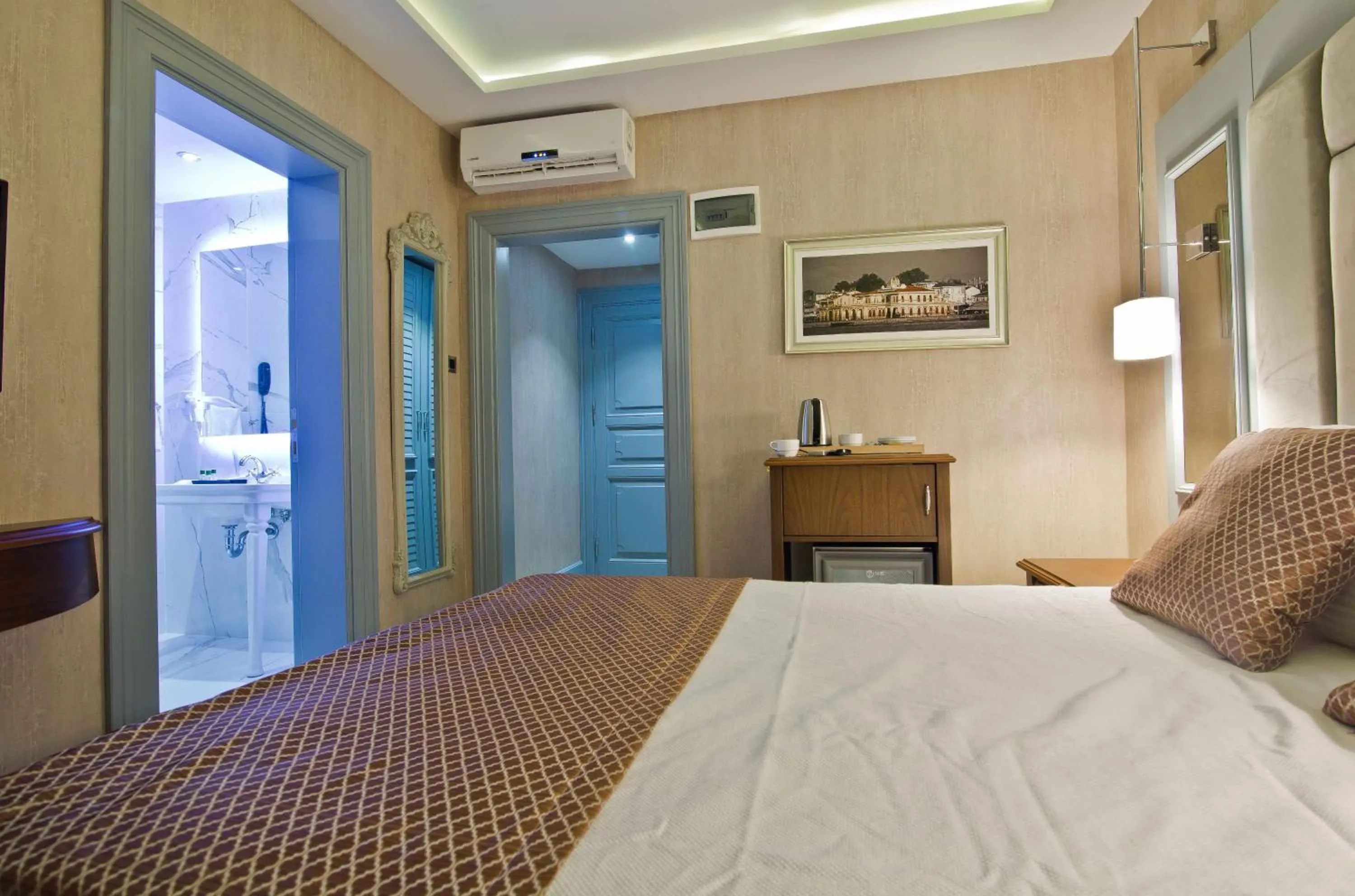 Photo of the whole room, Bed in No2 Hotel By Şükrü