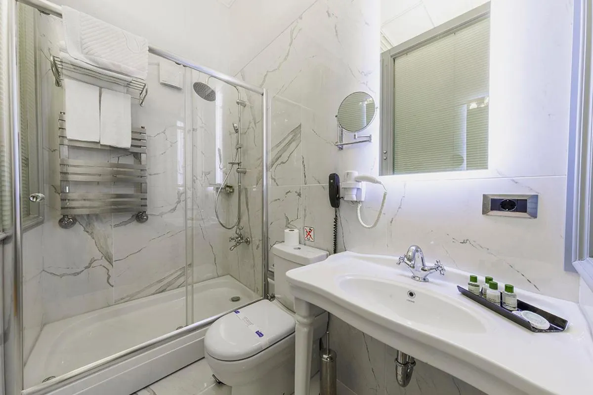 Shower in No2 Hotel By Şükrü