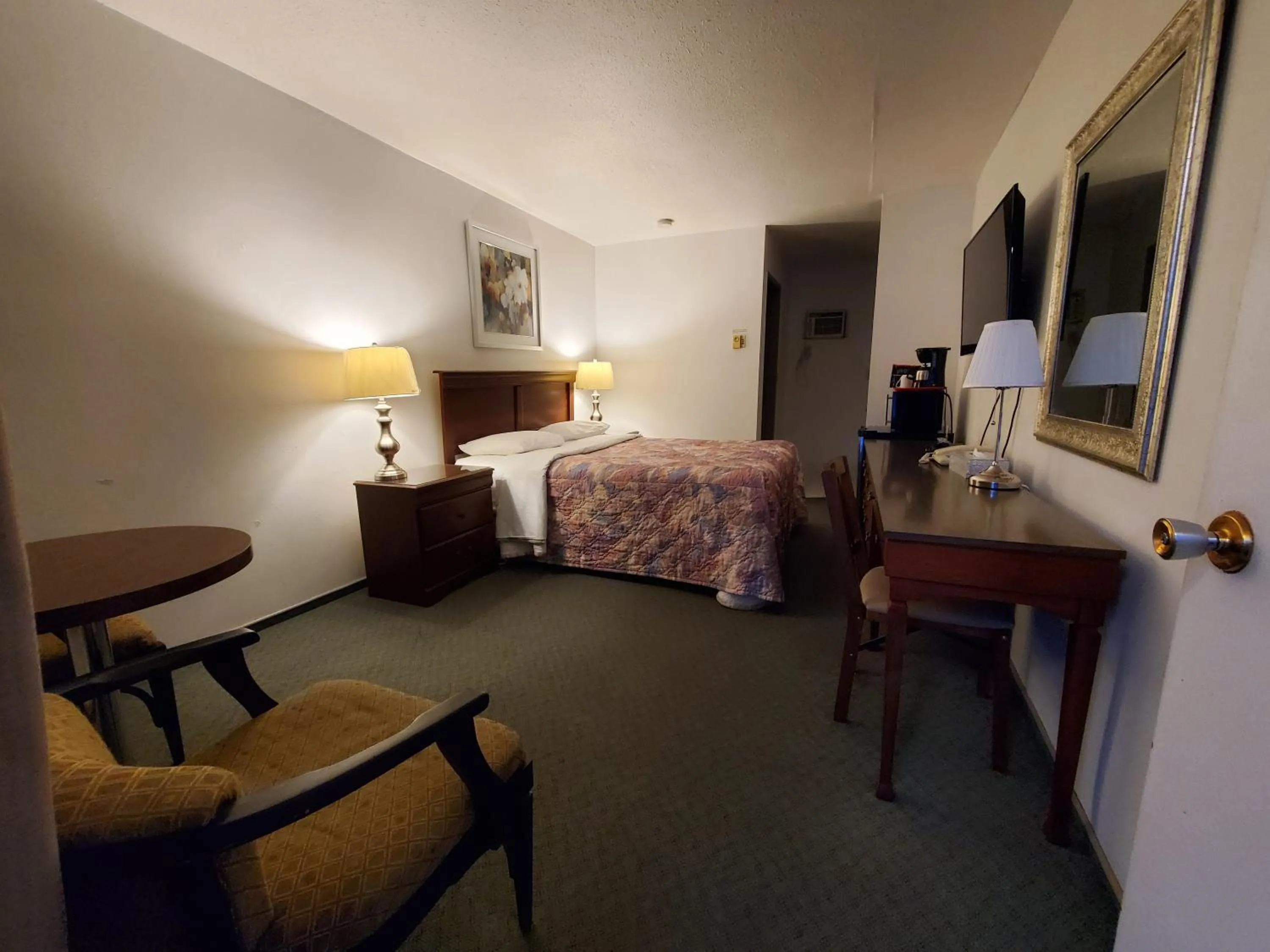 Bedroom, Bed in Red Roof Motor Inn