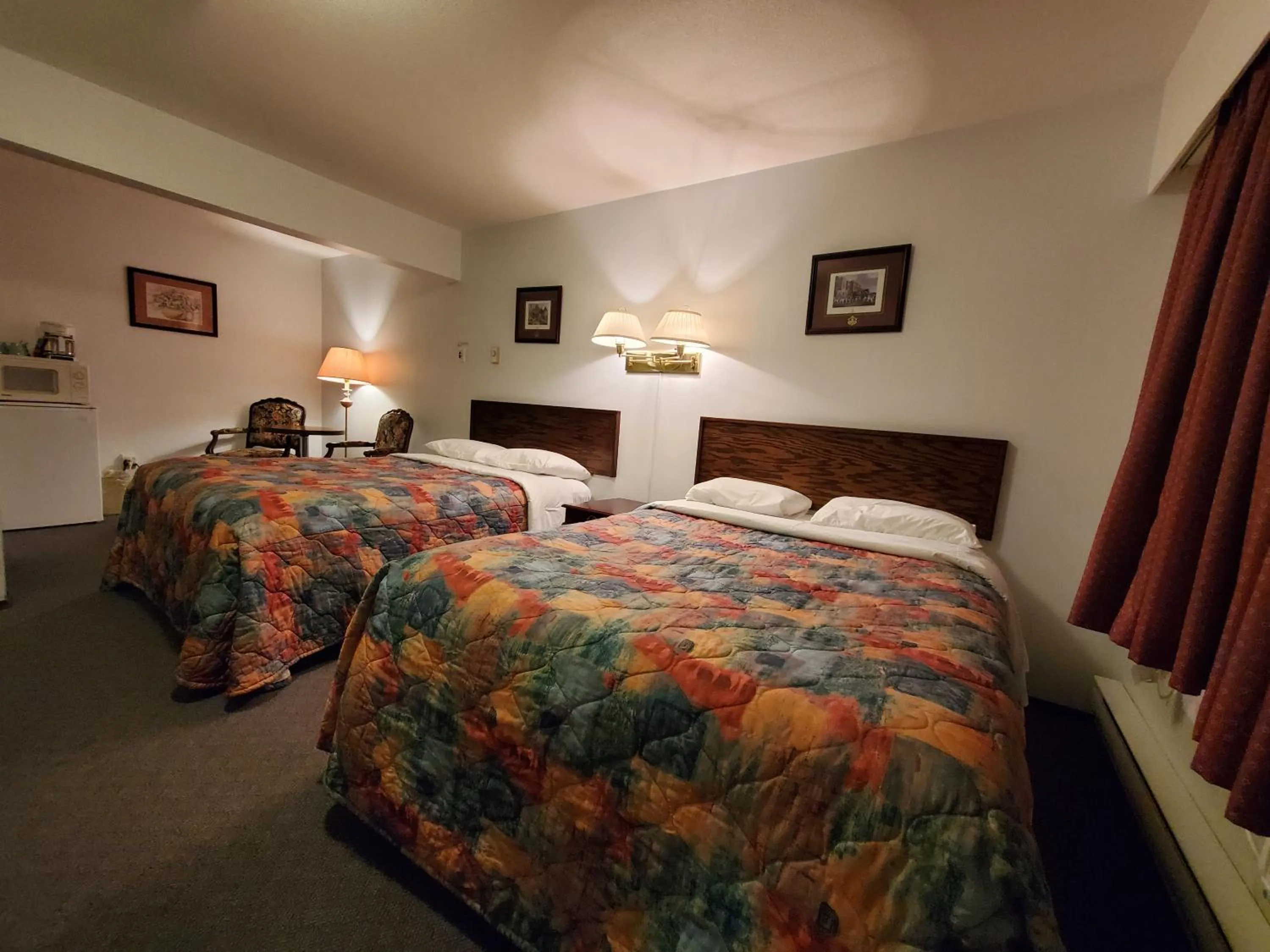 Bedroom, Bed in Red Roof Motor Inn