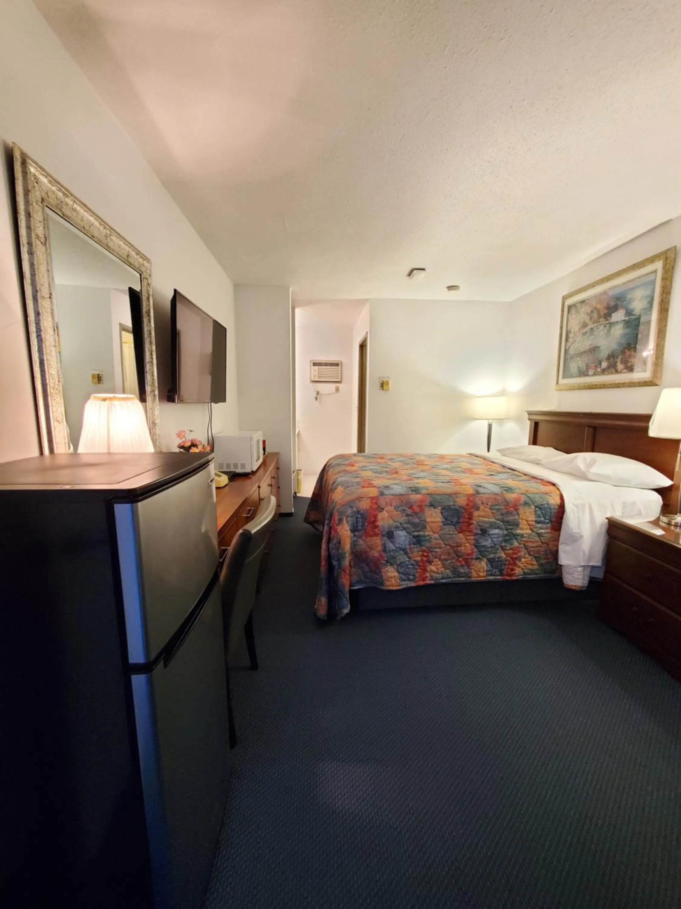 Bedroom, Bed in Red Roof Motor Inn