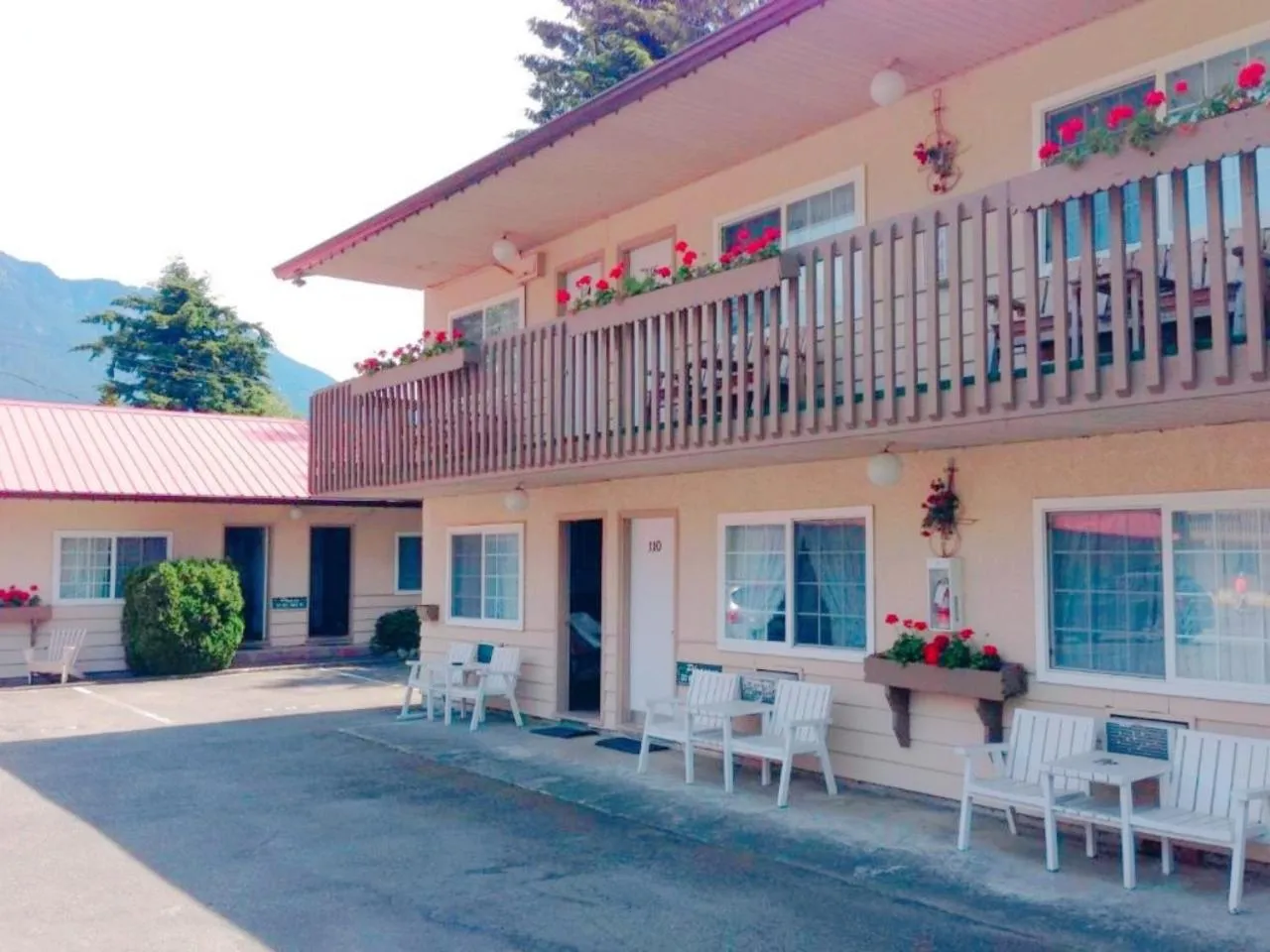 Property building in Red Roof Motor Inn