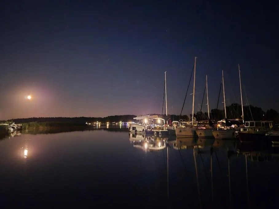 Pensjonat Rybaczówka - noclegi, restauracja, port