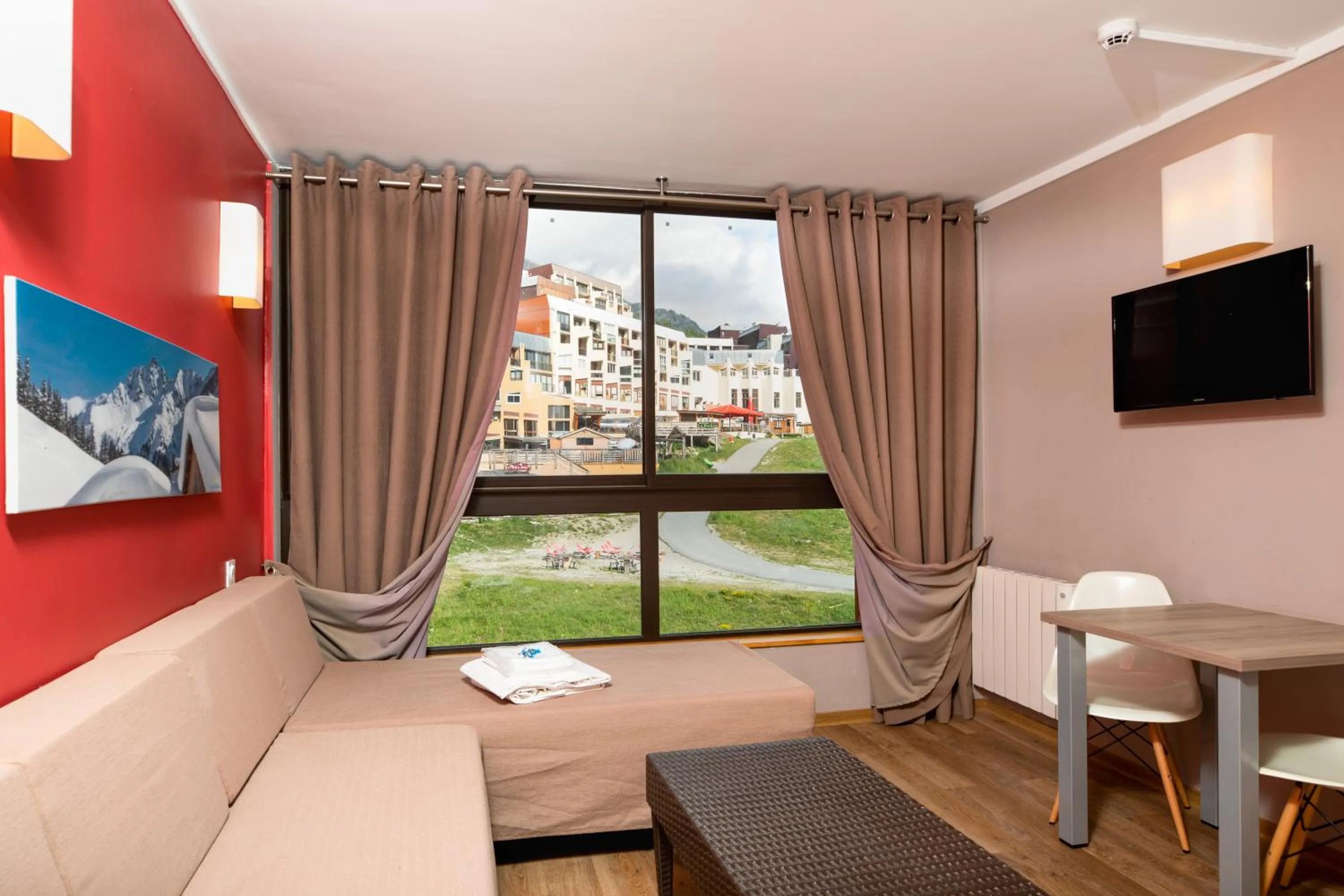 Communal lounge/ TV room in SOWELL RESIDENCES New Chastillon