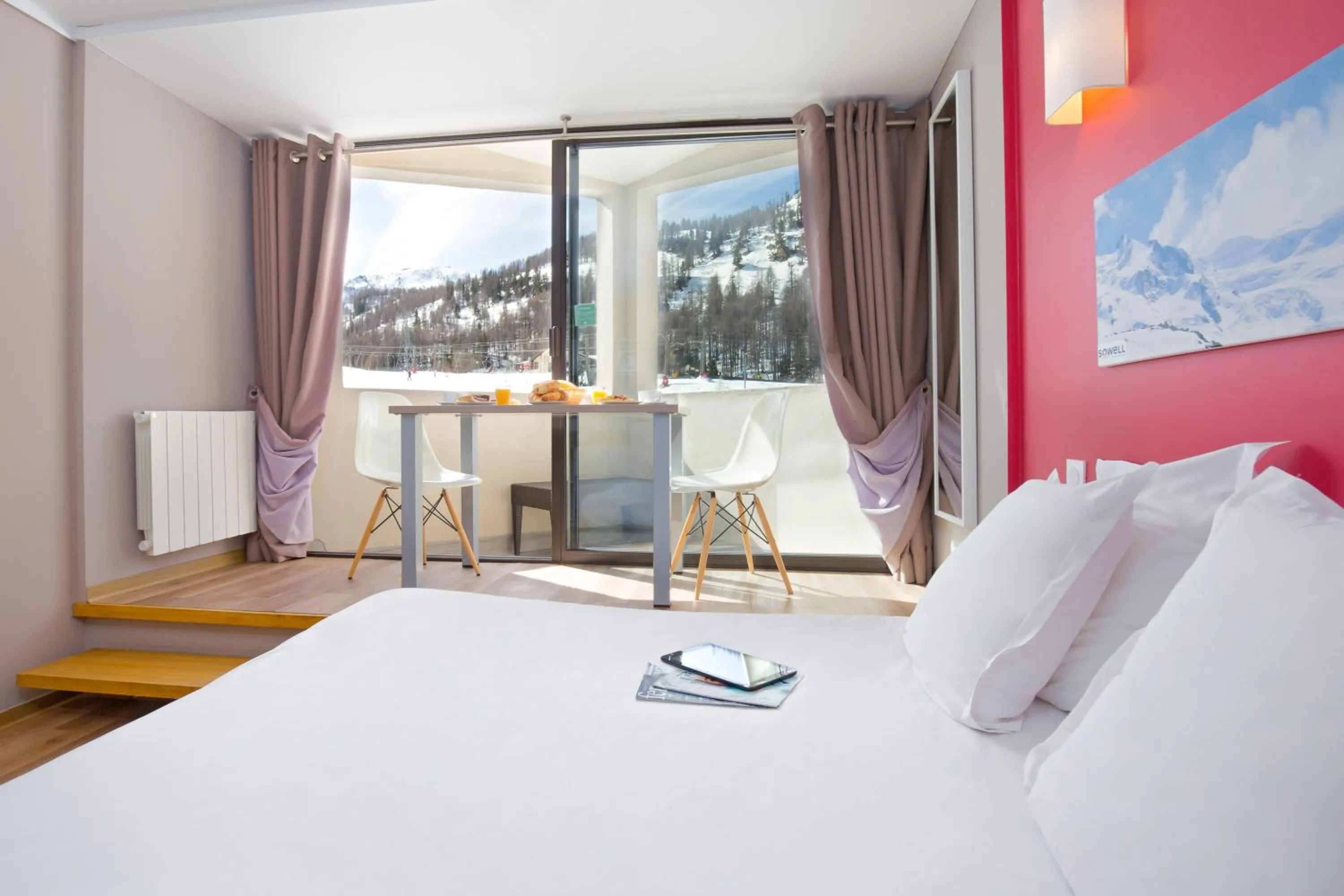 Photo of the whole room, Bed in SOWELL RESIDENCES New Chastillon