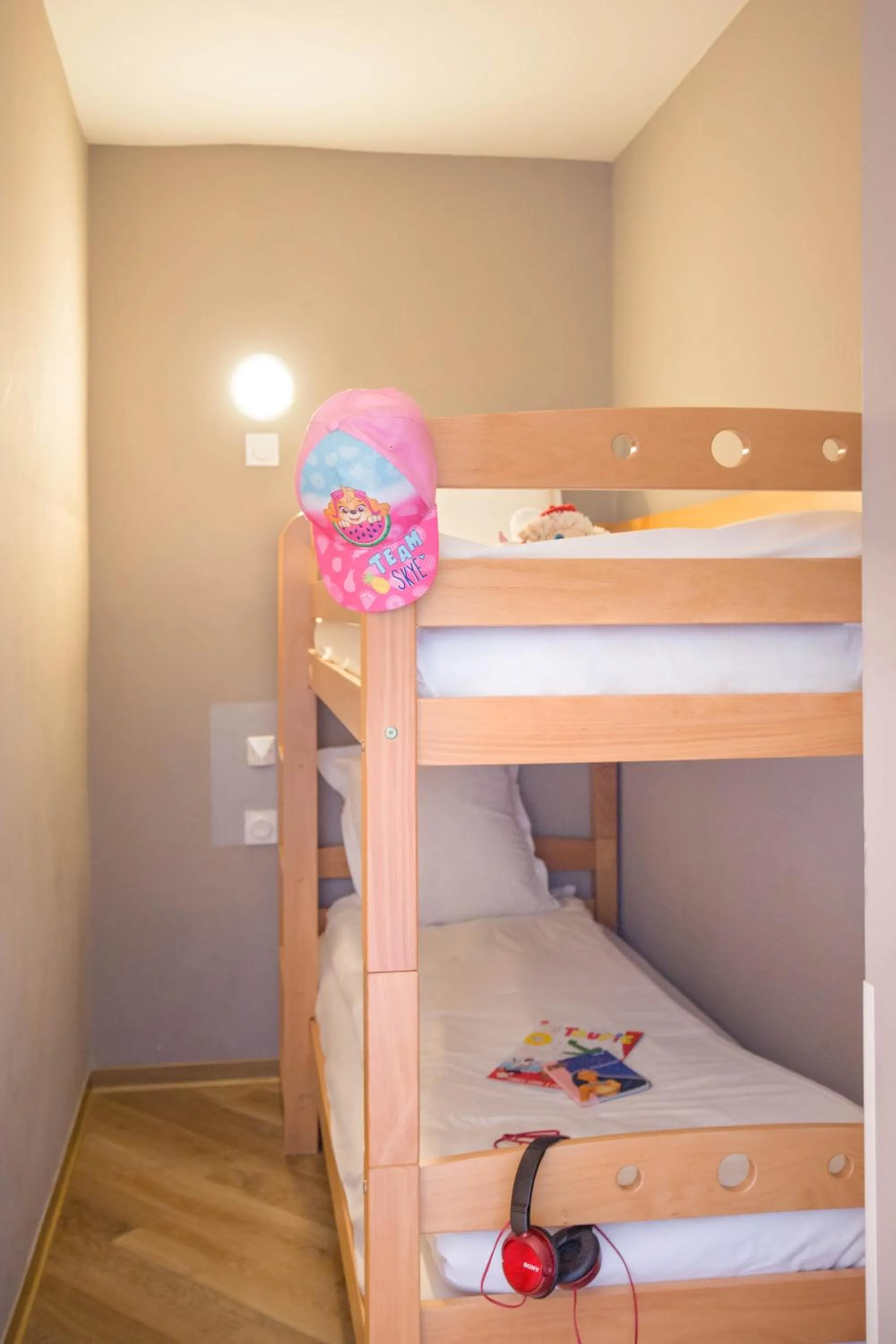 bunk bed, Bed in SOWELL RESIDENCES New Chastillon