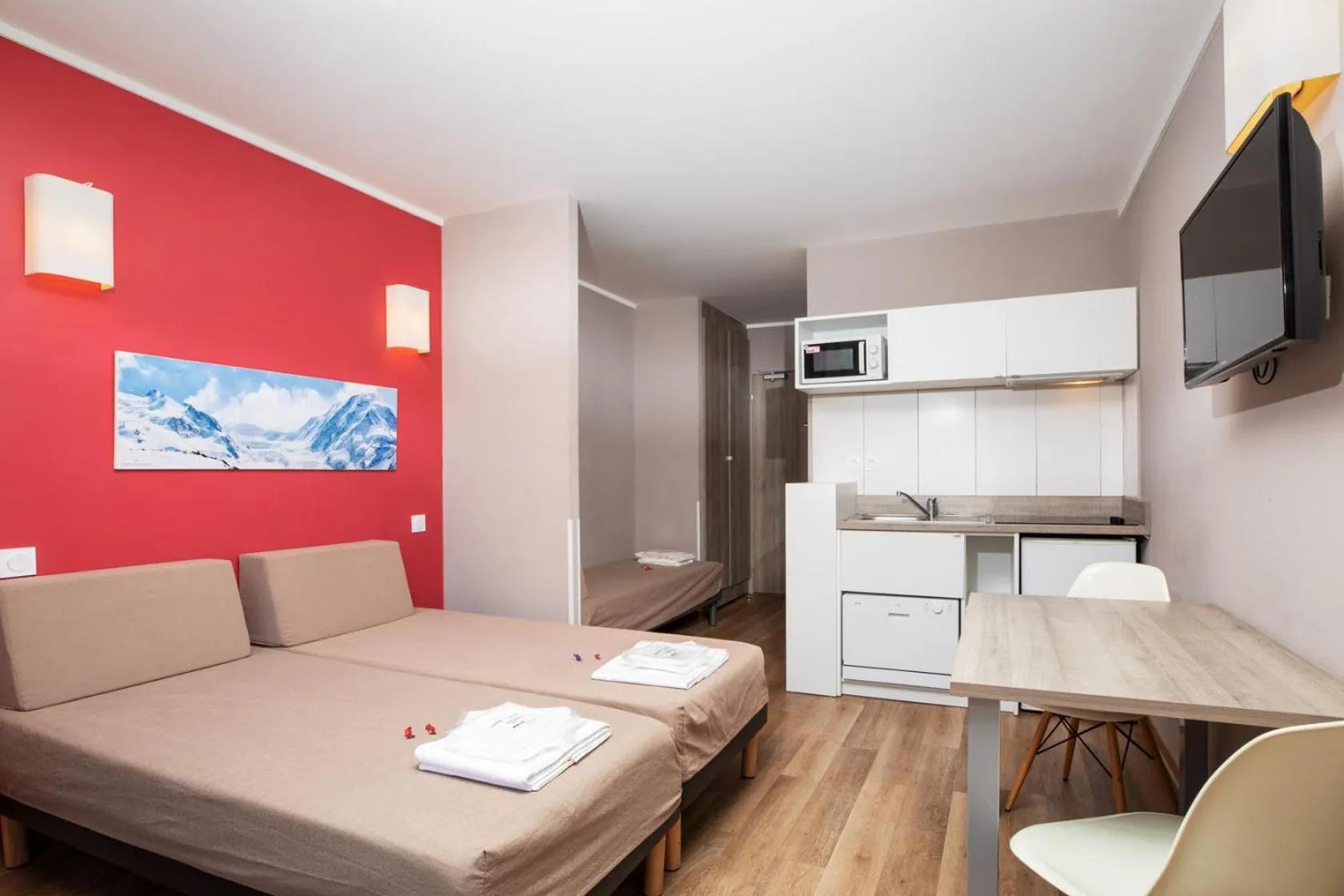 Living room, Bed in SOWELL RESIDENCES New Chastillon