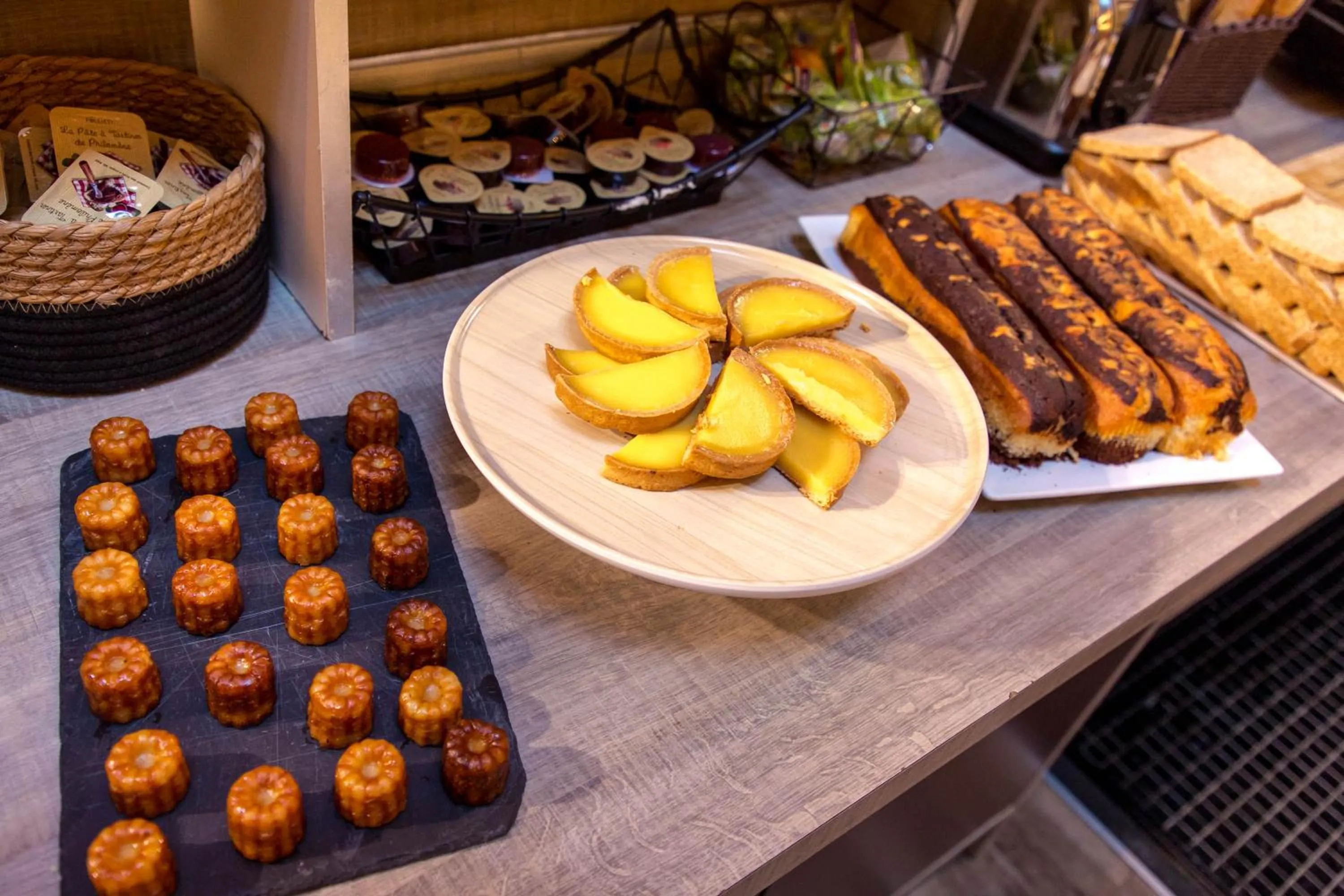 Buffet breakfast in SOWELL RESIDENCES New Chastillon