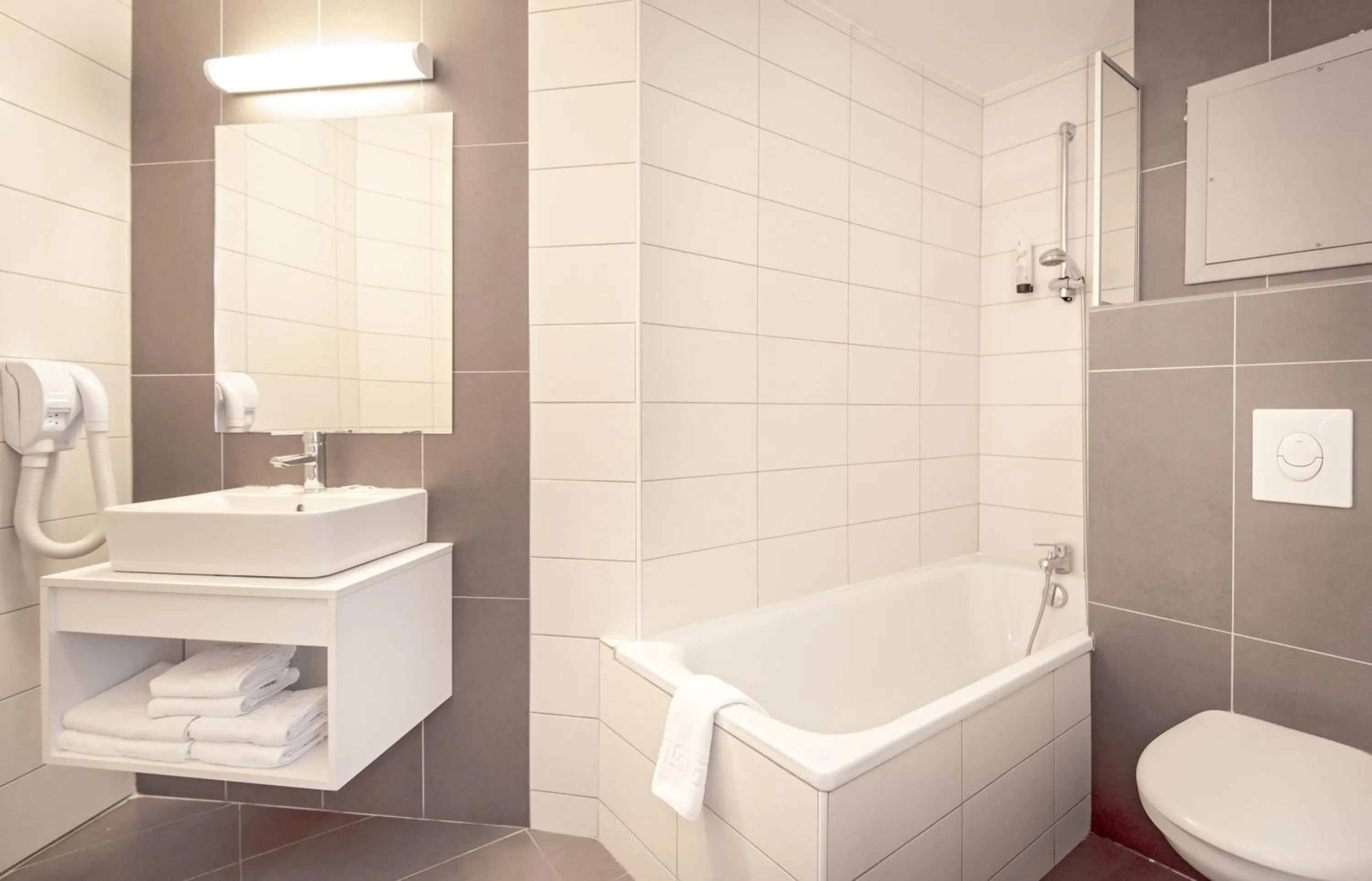 Bathroom in SOWELL RESIDENCES New Chastillon