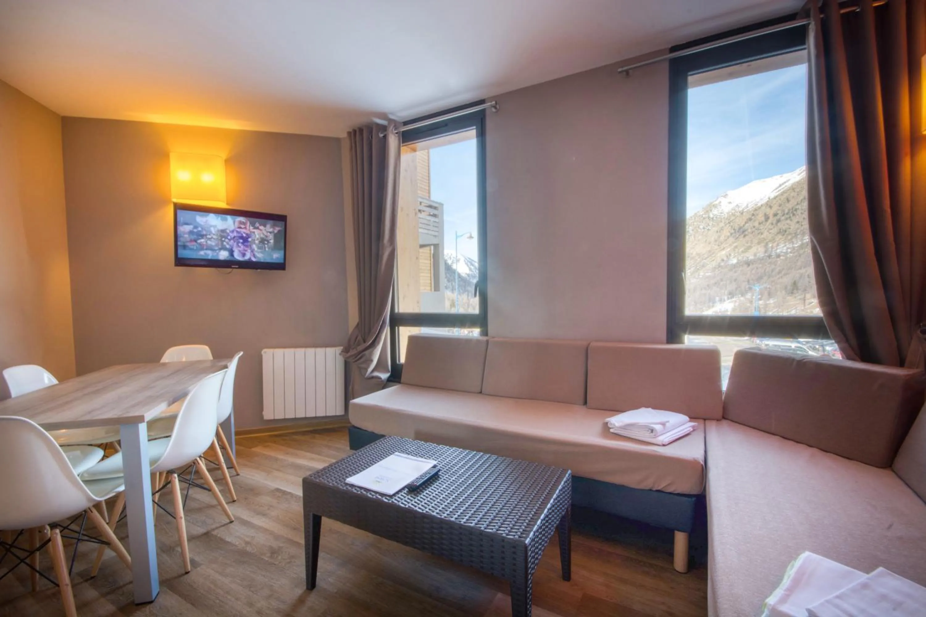 Photo of the whole room in SOWELL RESIDENCES New Chastillon