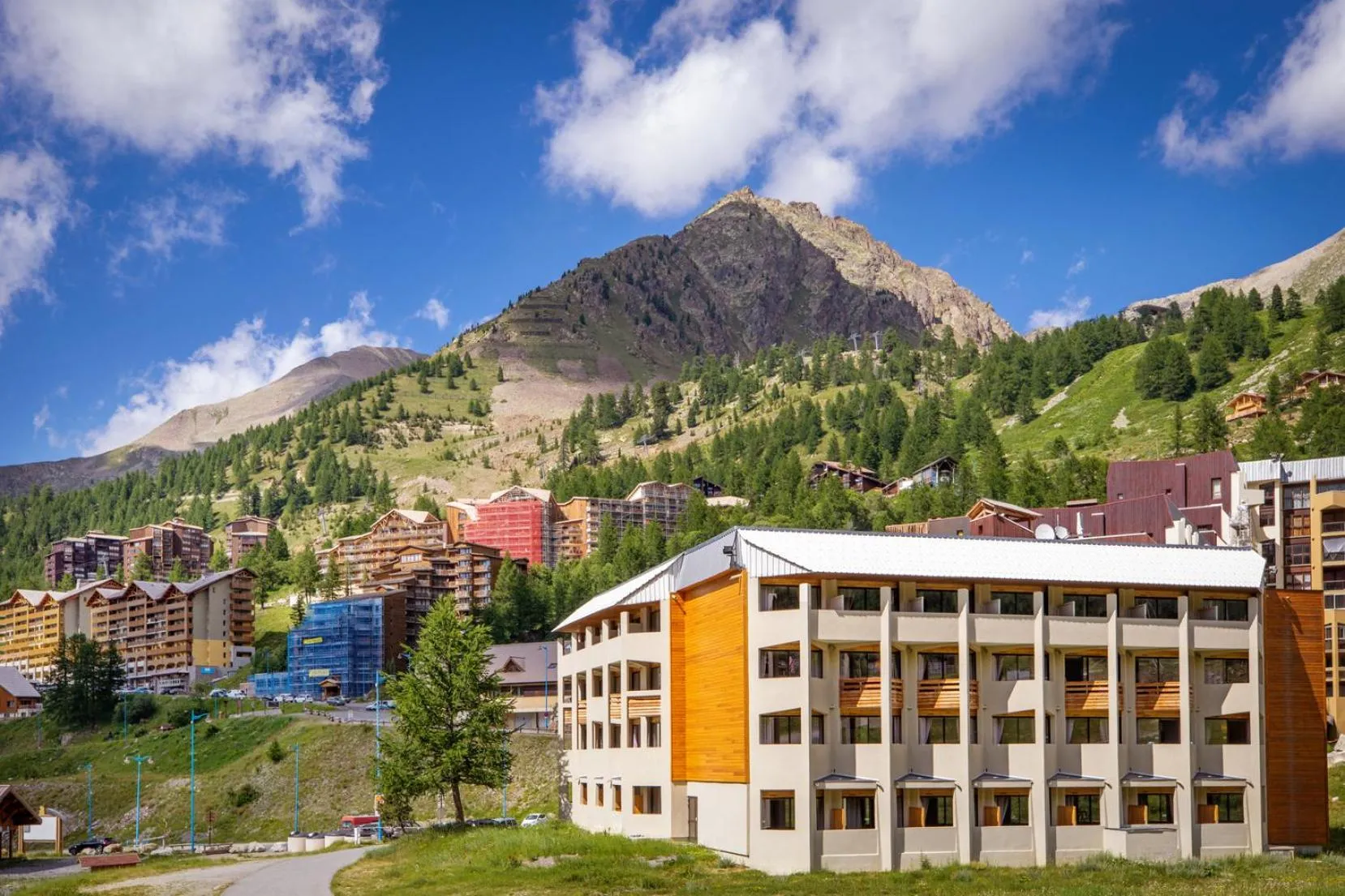 Neighbourhood in SOWELL RESIDENCES New Chastillon