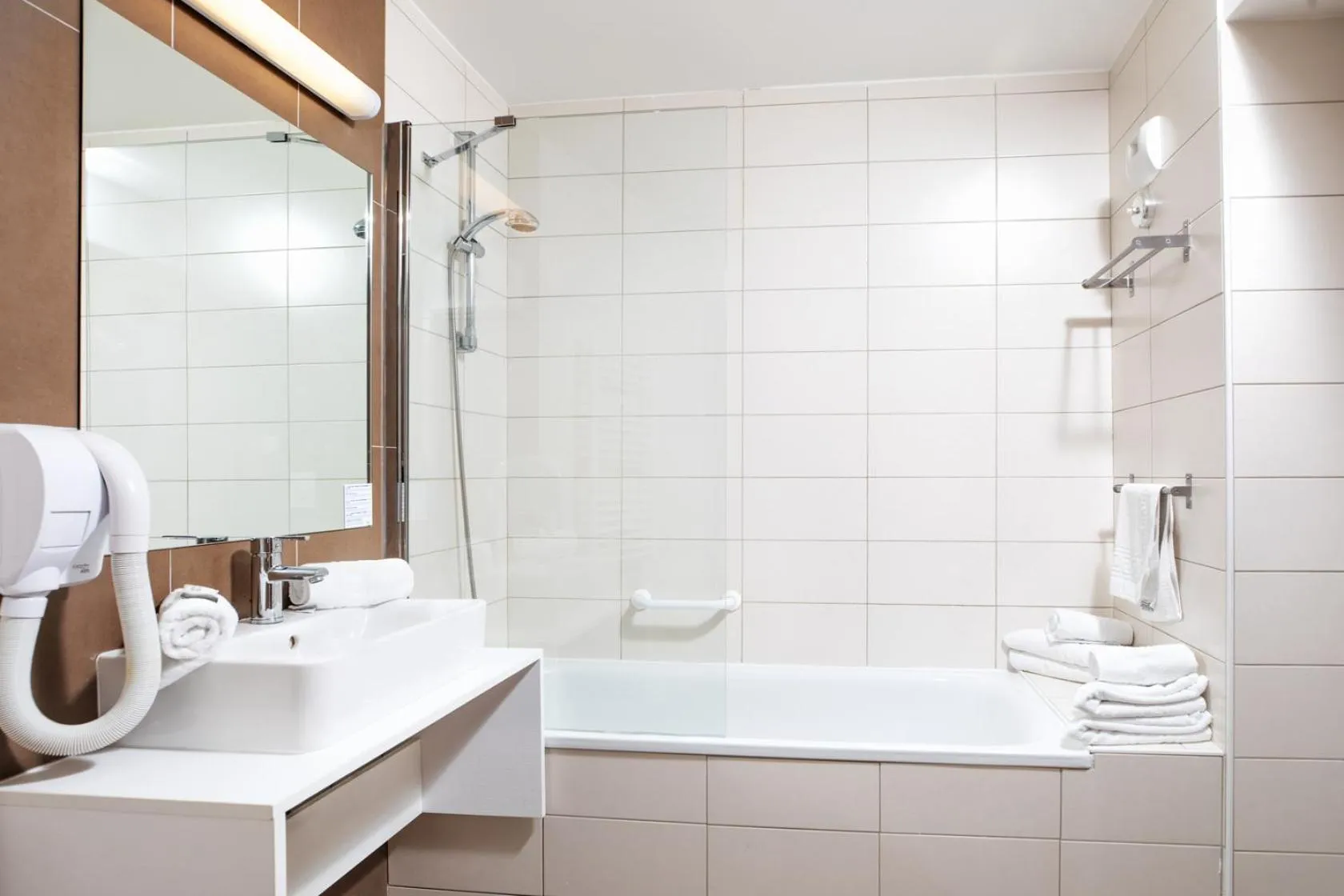 Bathroom in SOWELL RESIDENCES New Chastillon