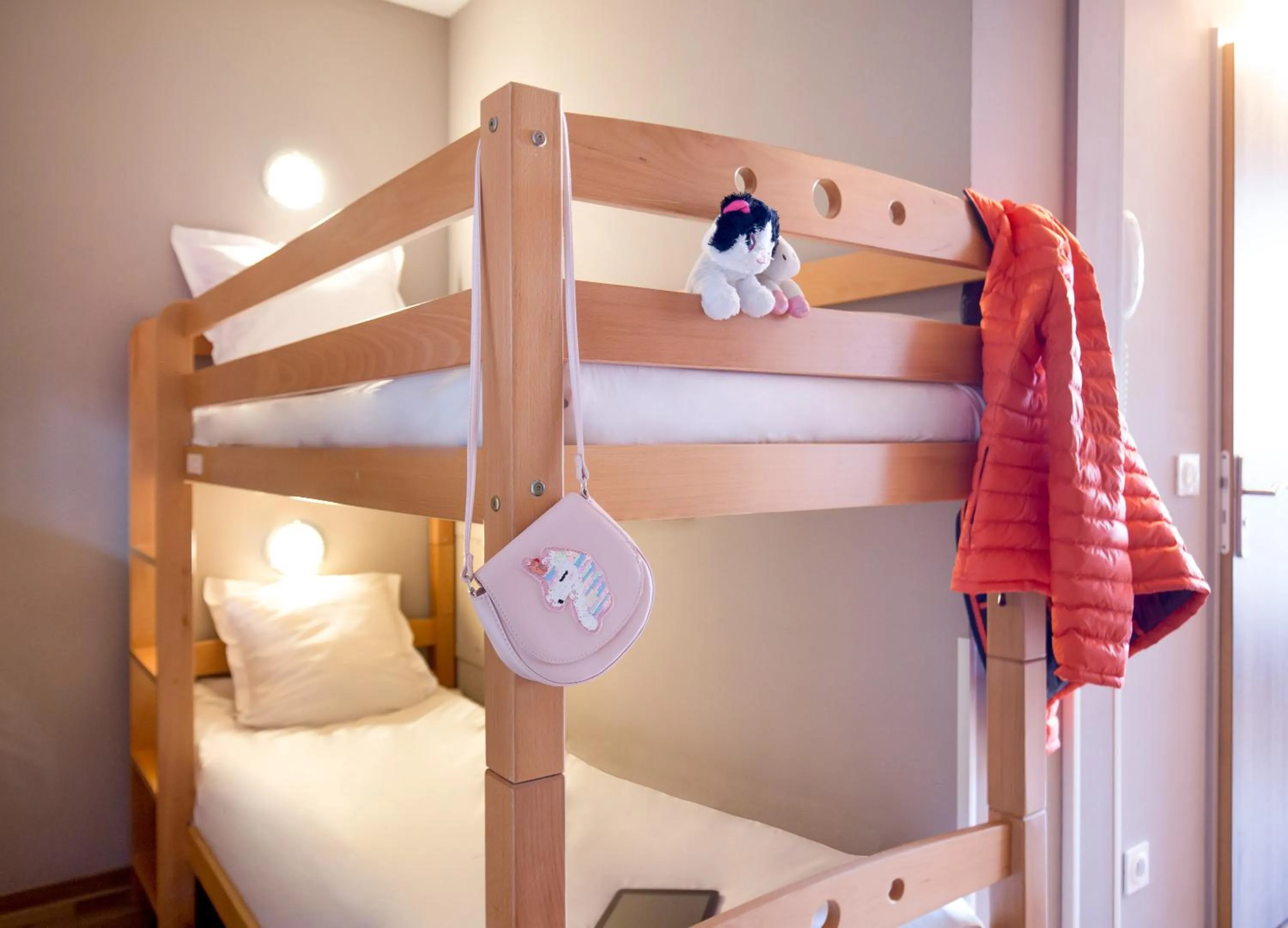 bunk bed, Bed in SOWELL RESIDENCES New Chastillon