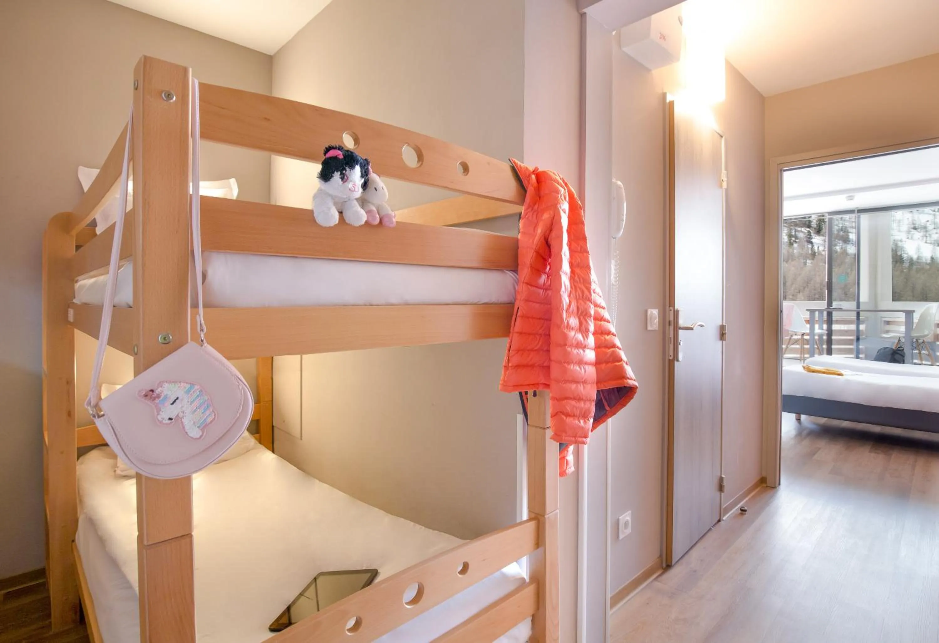 Photo of the whole room, Bed in SOWELL RESIDENCES New Chastillon