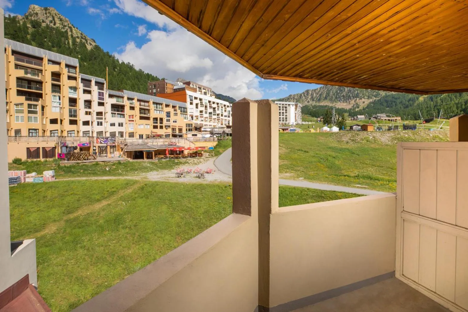 Balcony/Terrace in SOWELL RESIDENCES New Chastillon