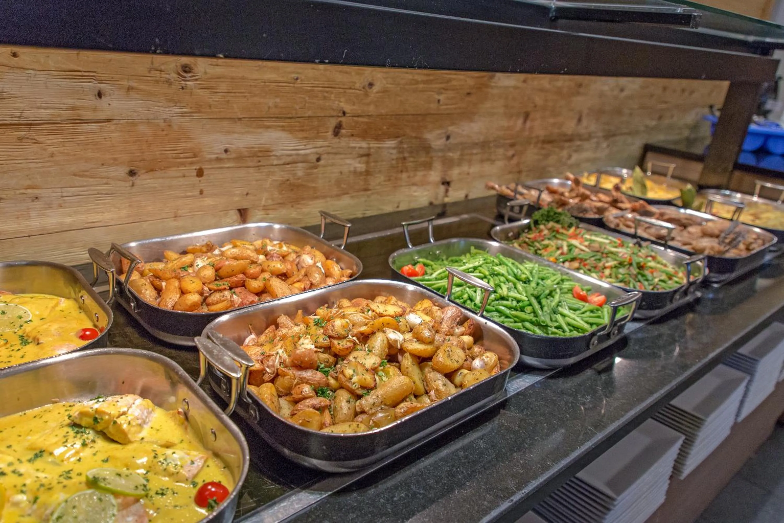 Restaurant/places to eat in SOWELL HOTELS Le Pas du Loup