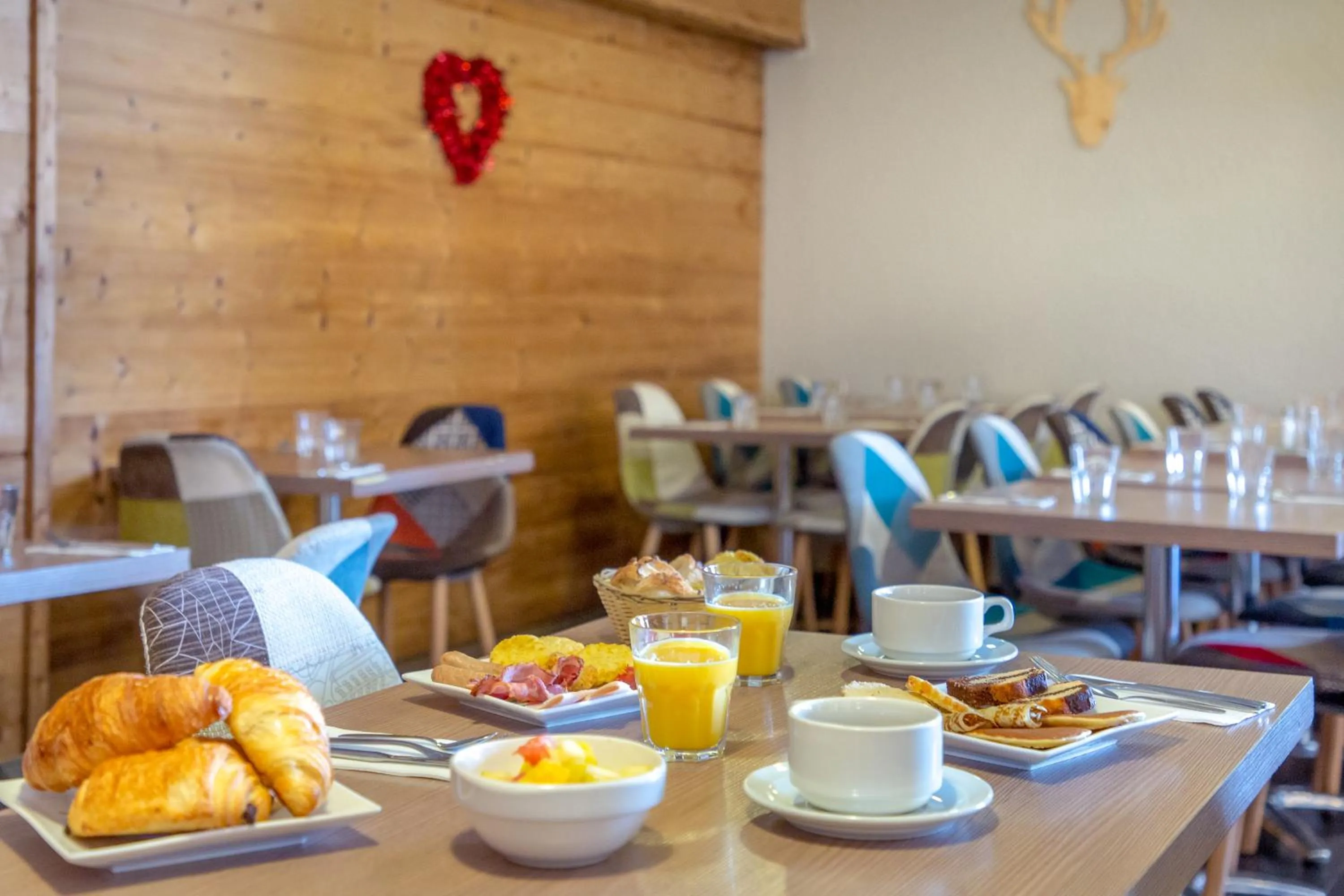 Restaurant/places to eat in SOWELL HOTELS Le Pas du Loup