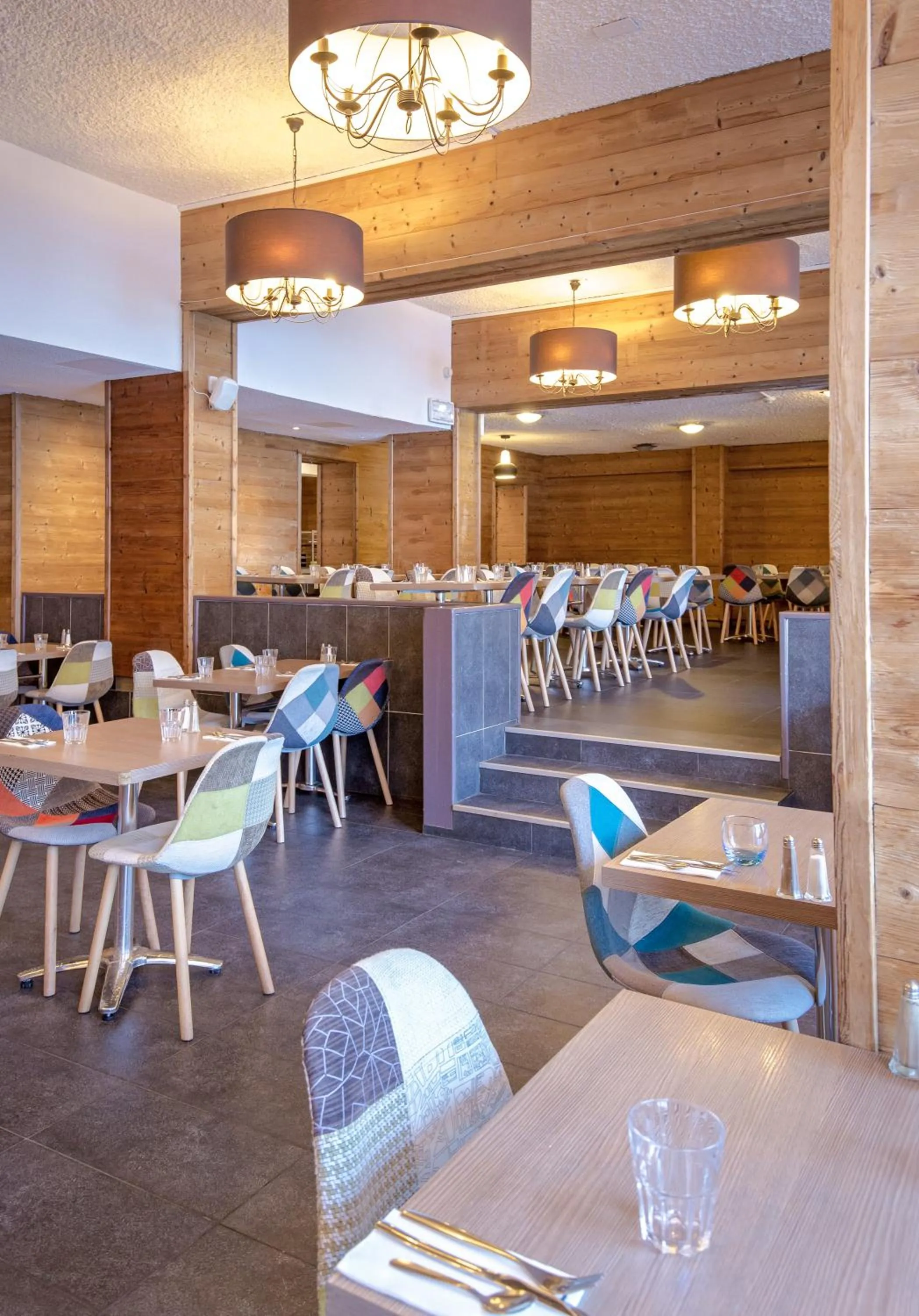 Restaurant/places to eat in SOWELL HOTELS Le Pas du Loup