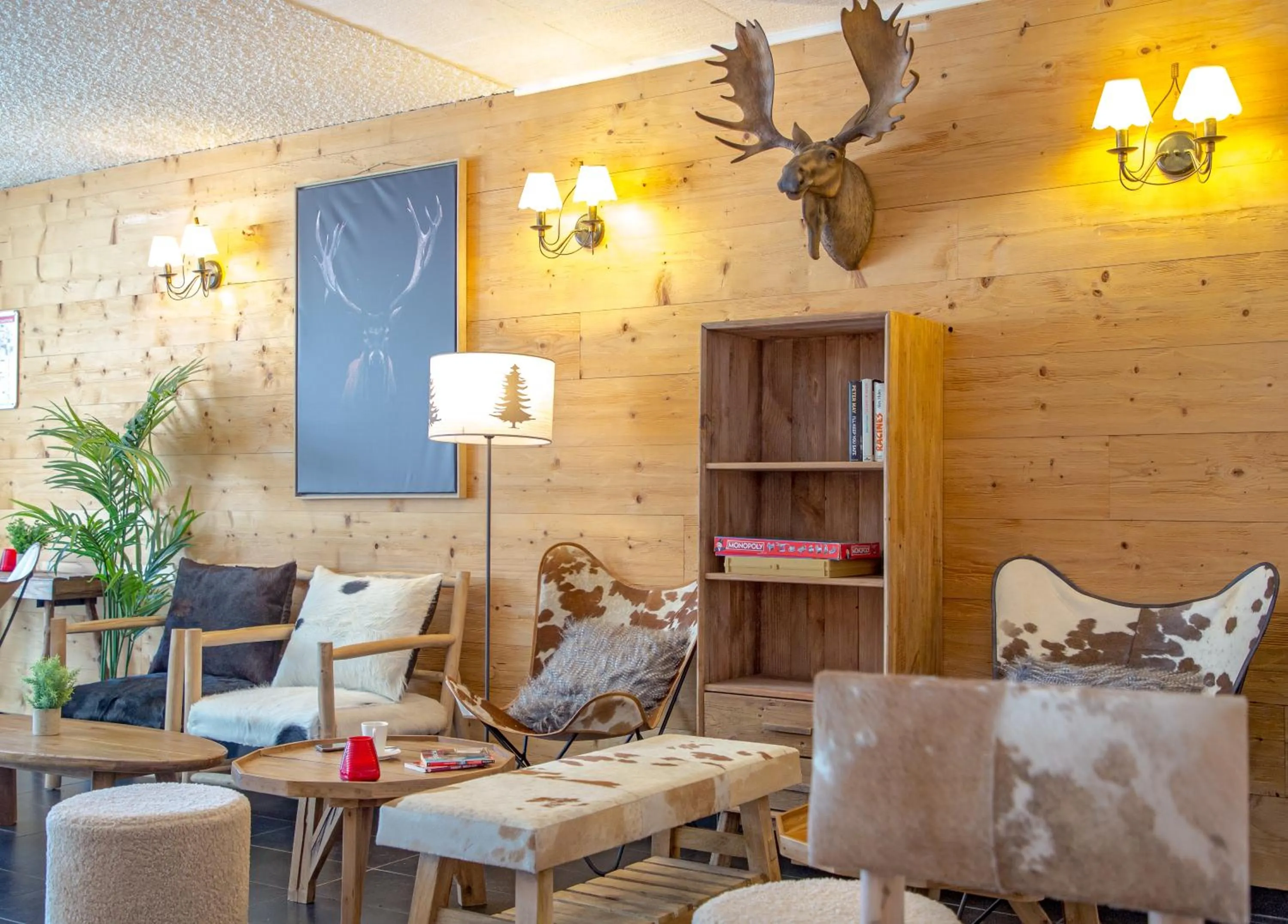 Lounge or bar in SOWELL HOTELS Le Pas du Loup