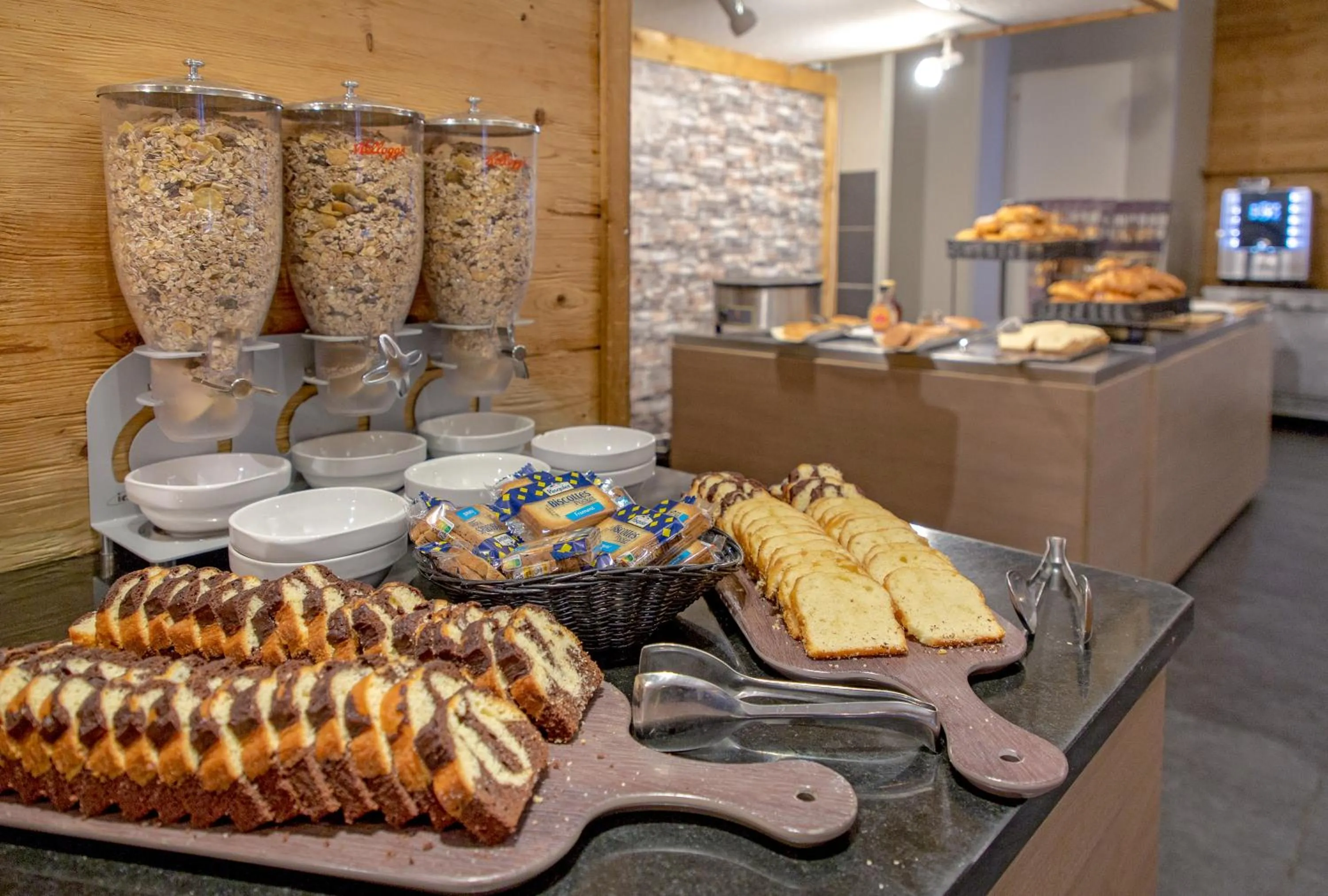 Restaurant/places to eat in SOWELL HOTELS Le Pas du Loup