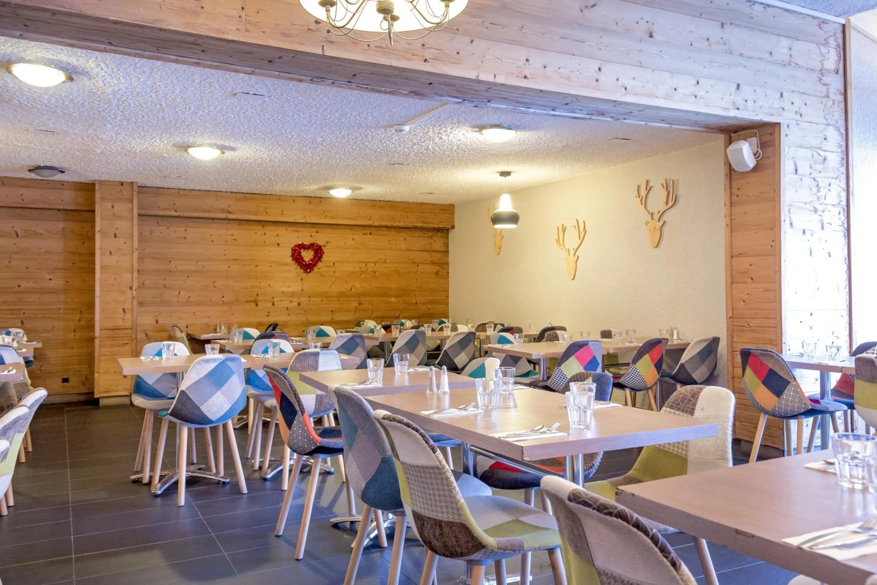 Restaurant/places to eat in SOWELL HOTELS Le Pas du Loup