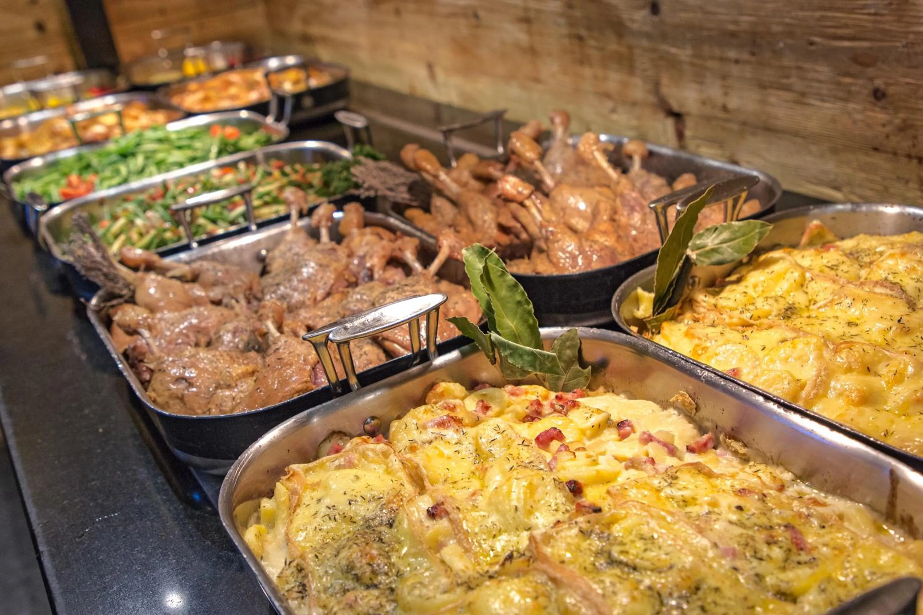 Restaurant/places to eat in SOWELL HOTELS Le Pas du Loup