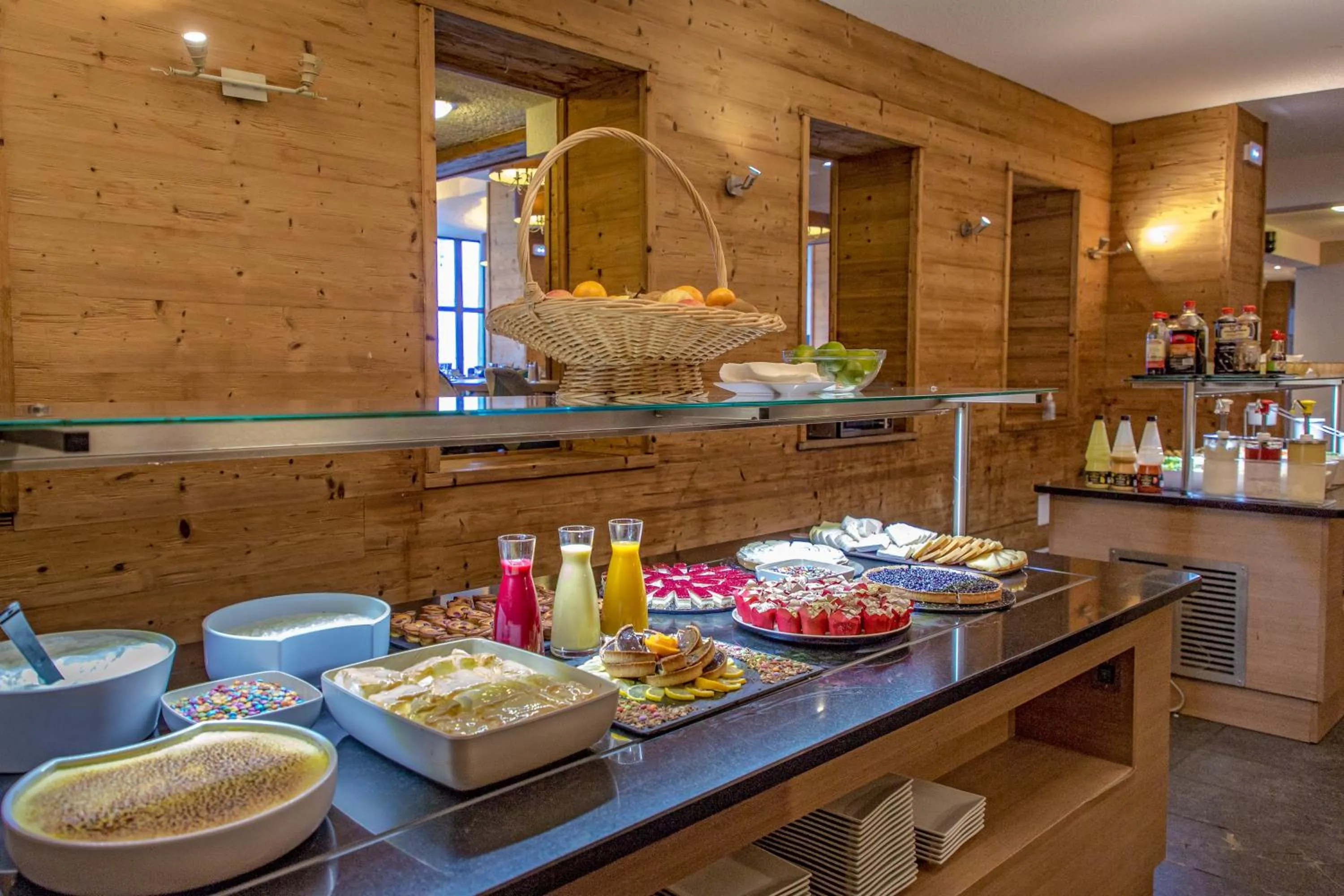 Restaurant/places to eat in SOWELL HOTELS Le Pas du Loup