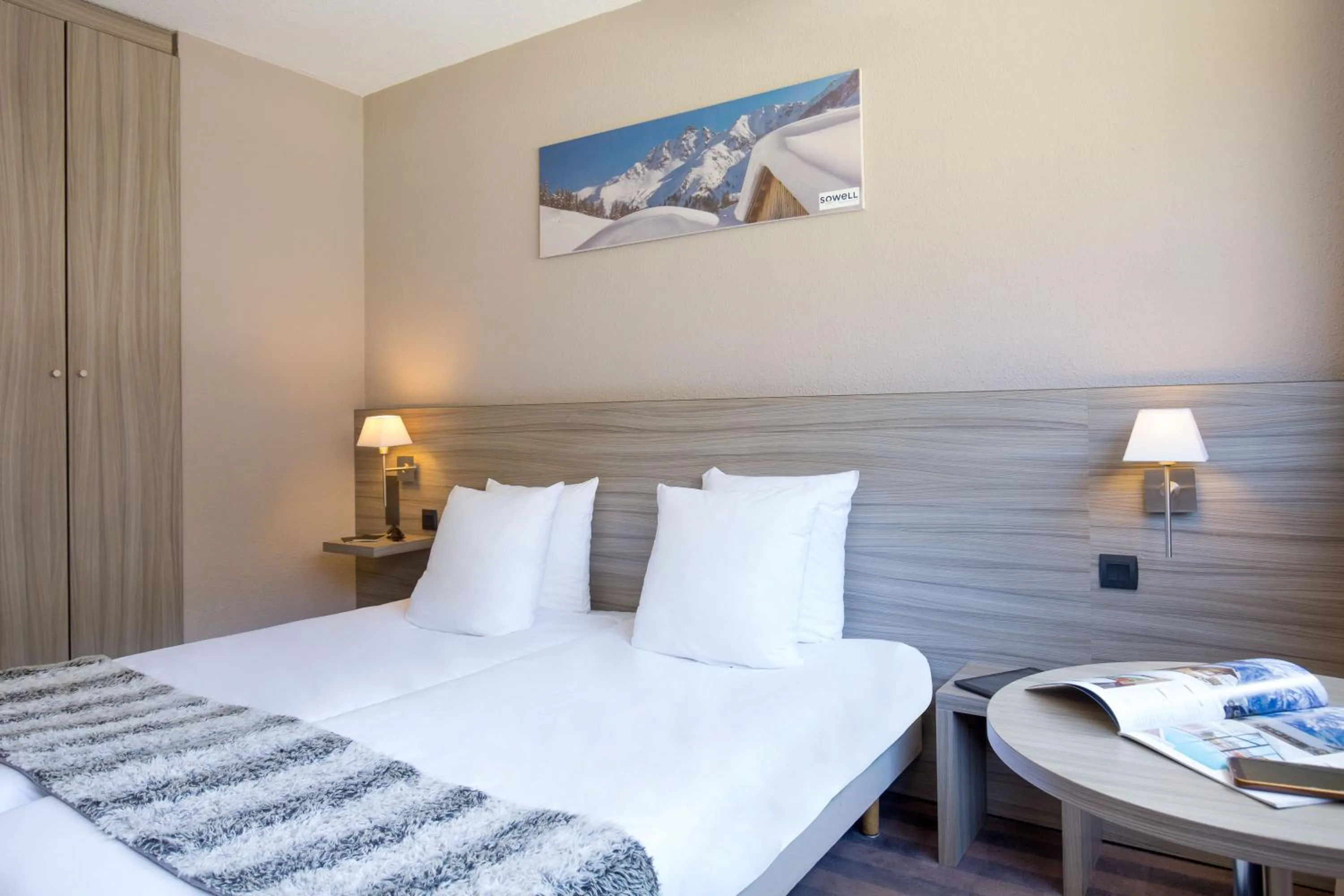 Bedroom, Bed in SOWELL Family Les Bergers