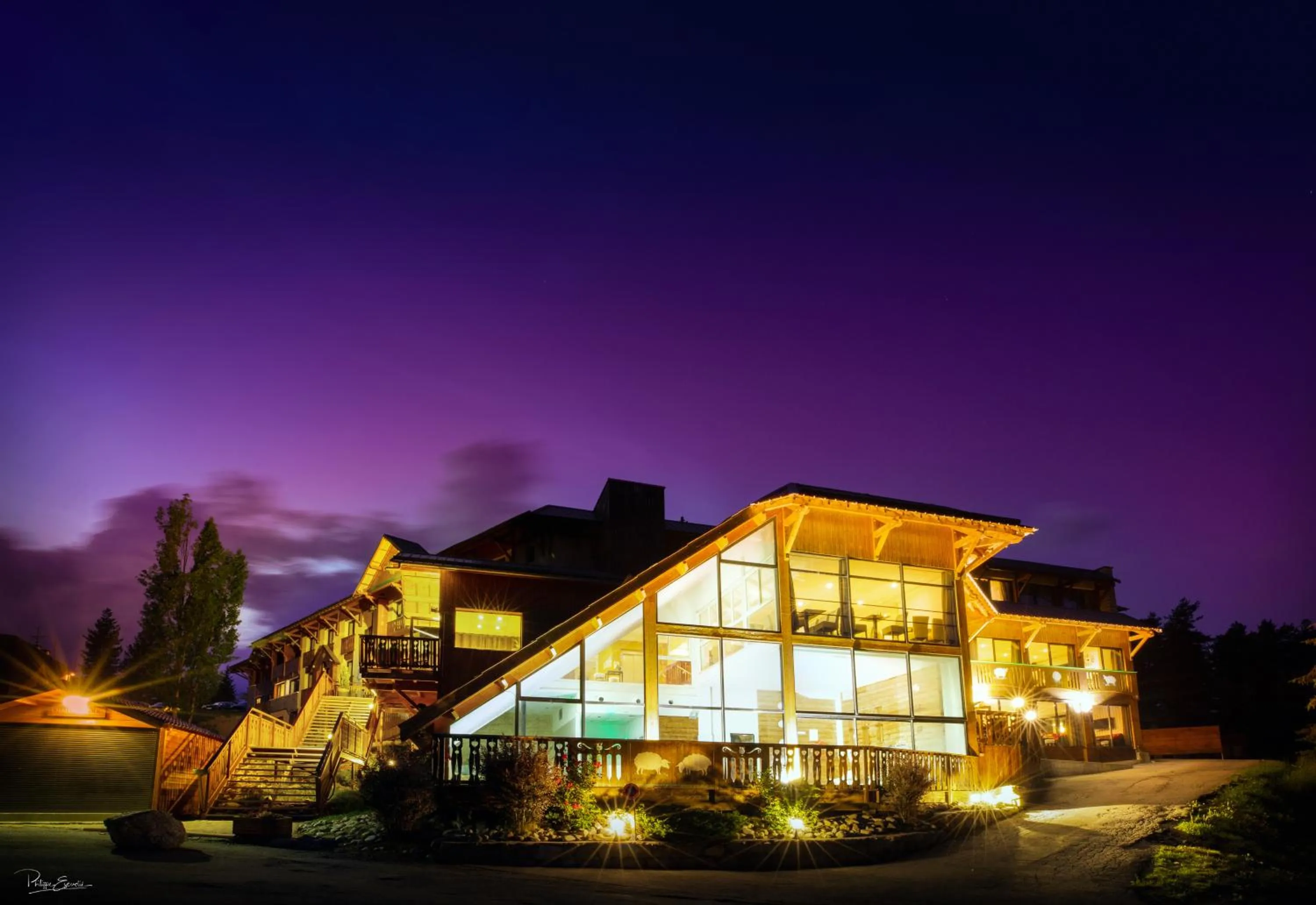 Facade/entrance in SOWELL Family Les Bergers