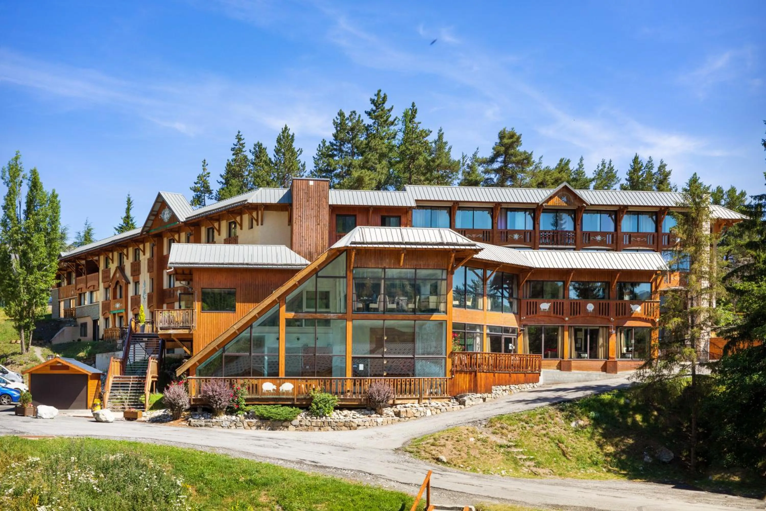 Facade/entrance in SOWELL Family Les Bergers