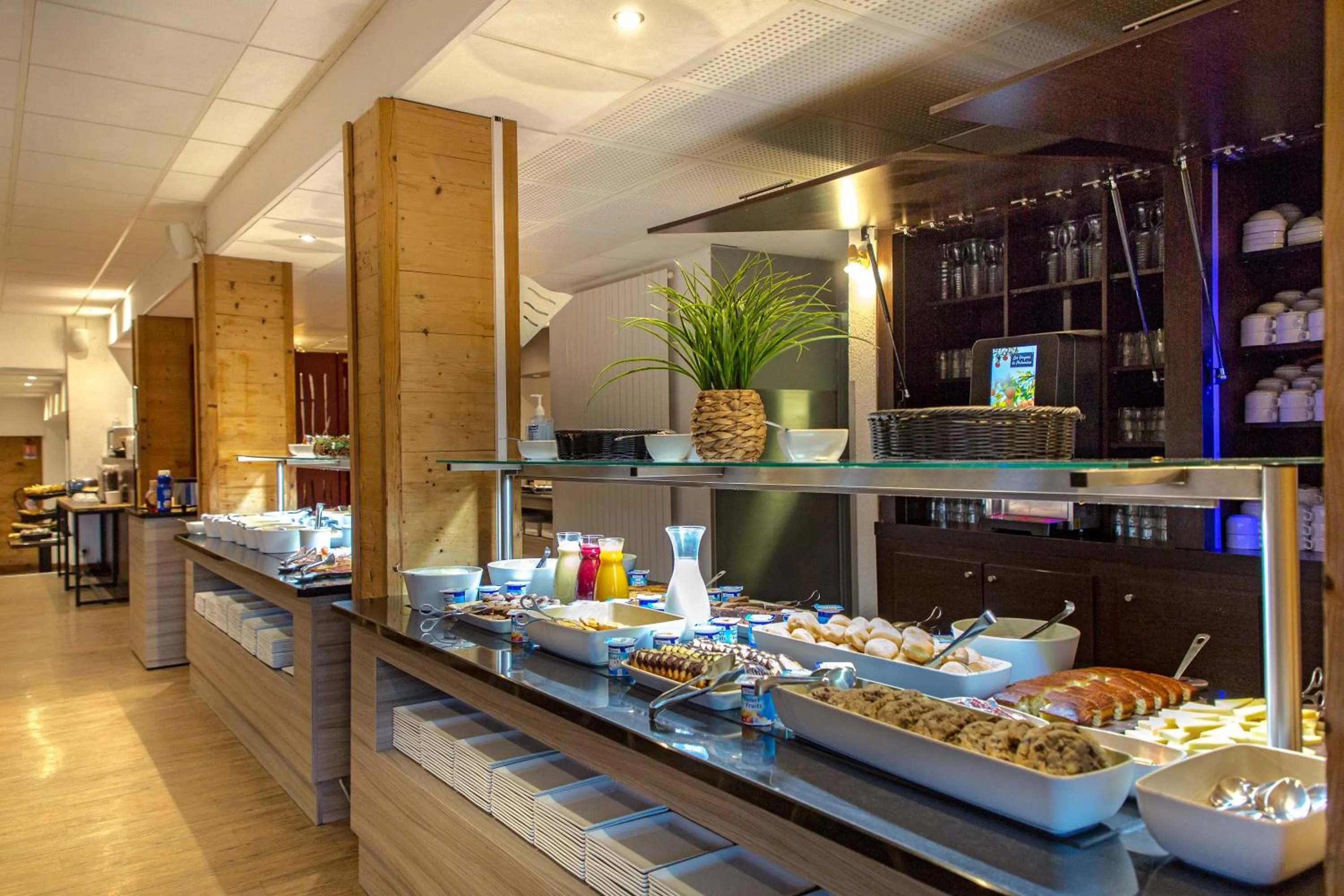 Restaurant/places to eat in SOWELL Family Les Bergers