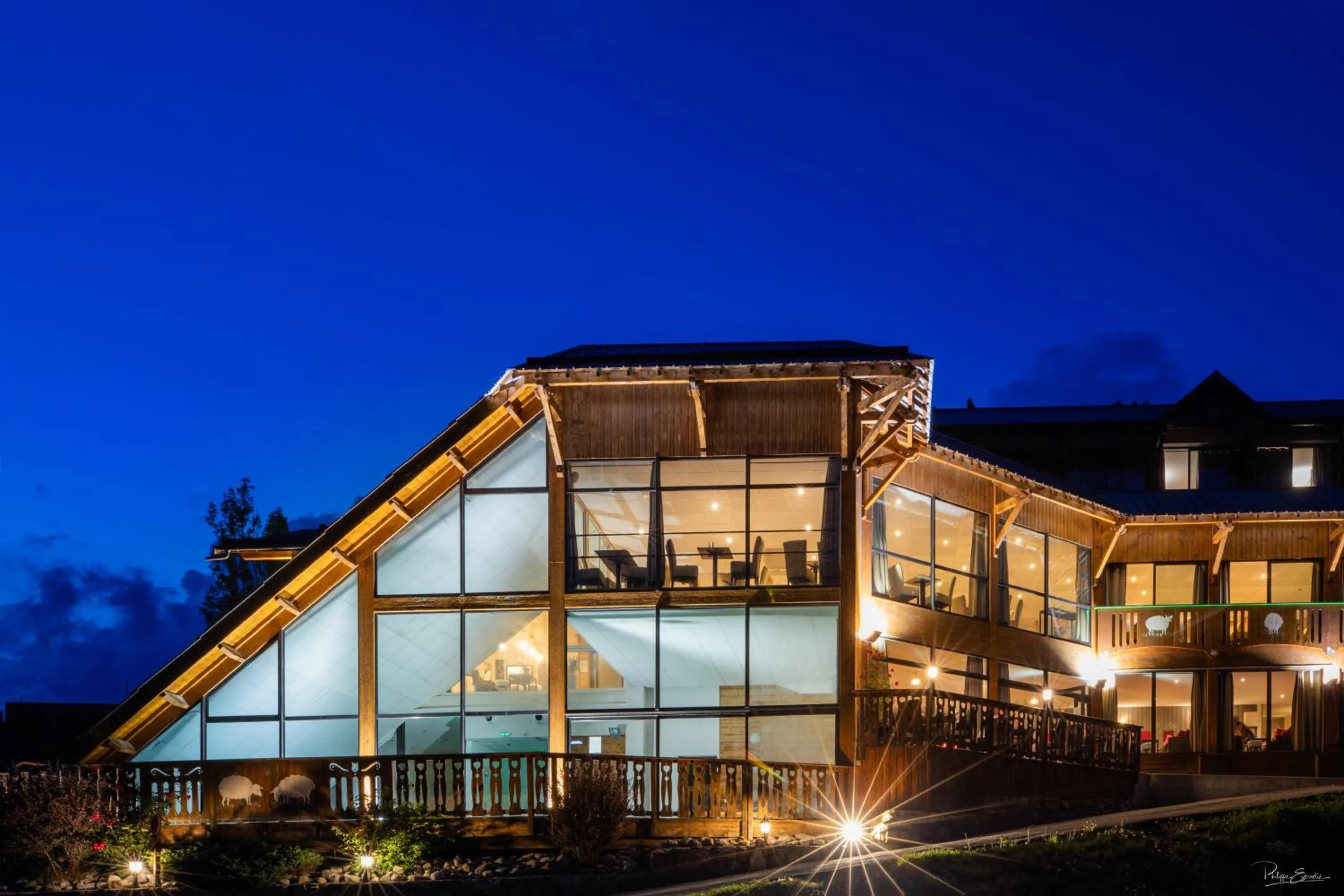 Facade/entrance in SOWELL Family Les Bergers