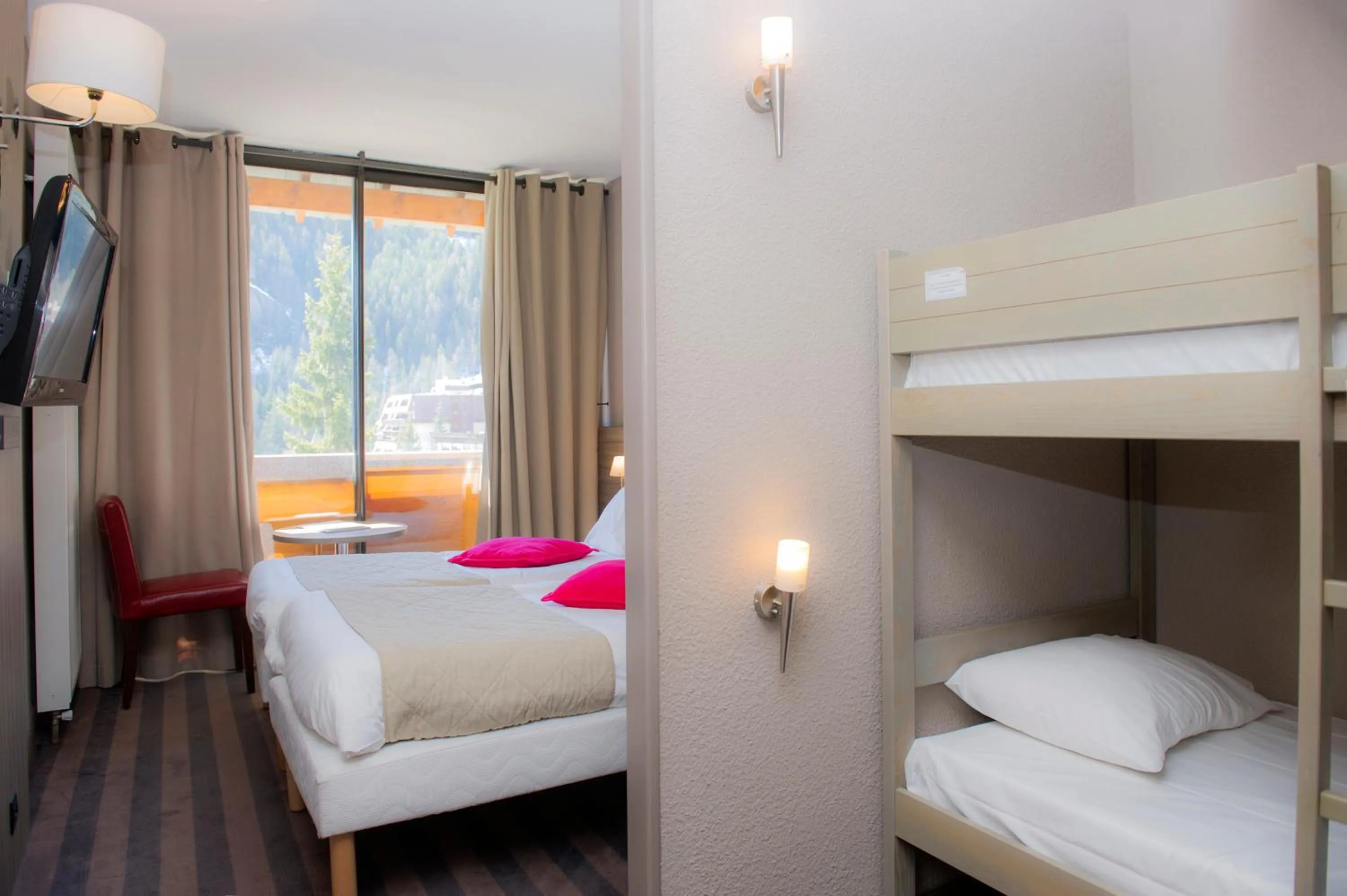 Bedroom, Bed in SOWELL Family Les Bergers