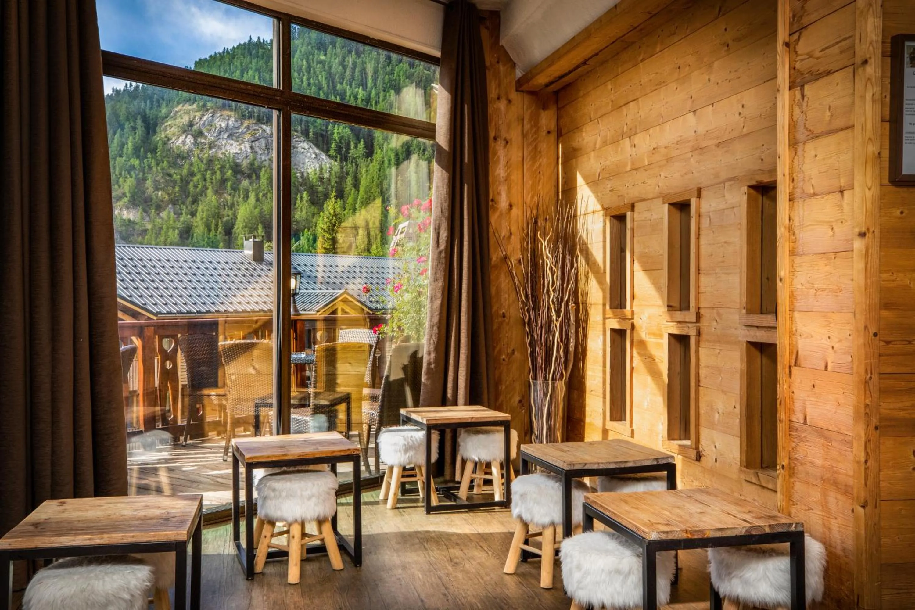 Seating area in SOWELL Family Les Bergers