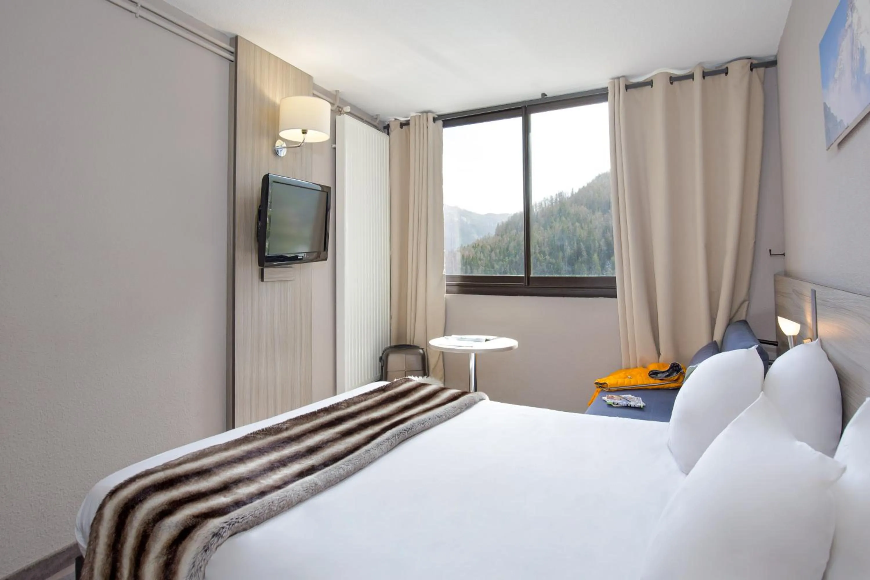 Bedroom, Bed in SOWELL Family Les Bergers