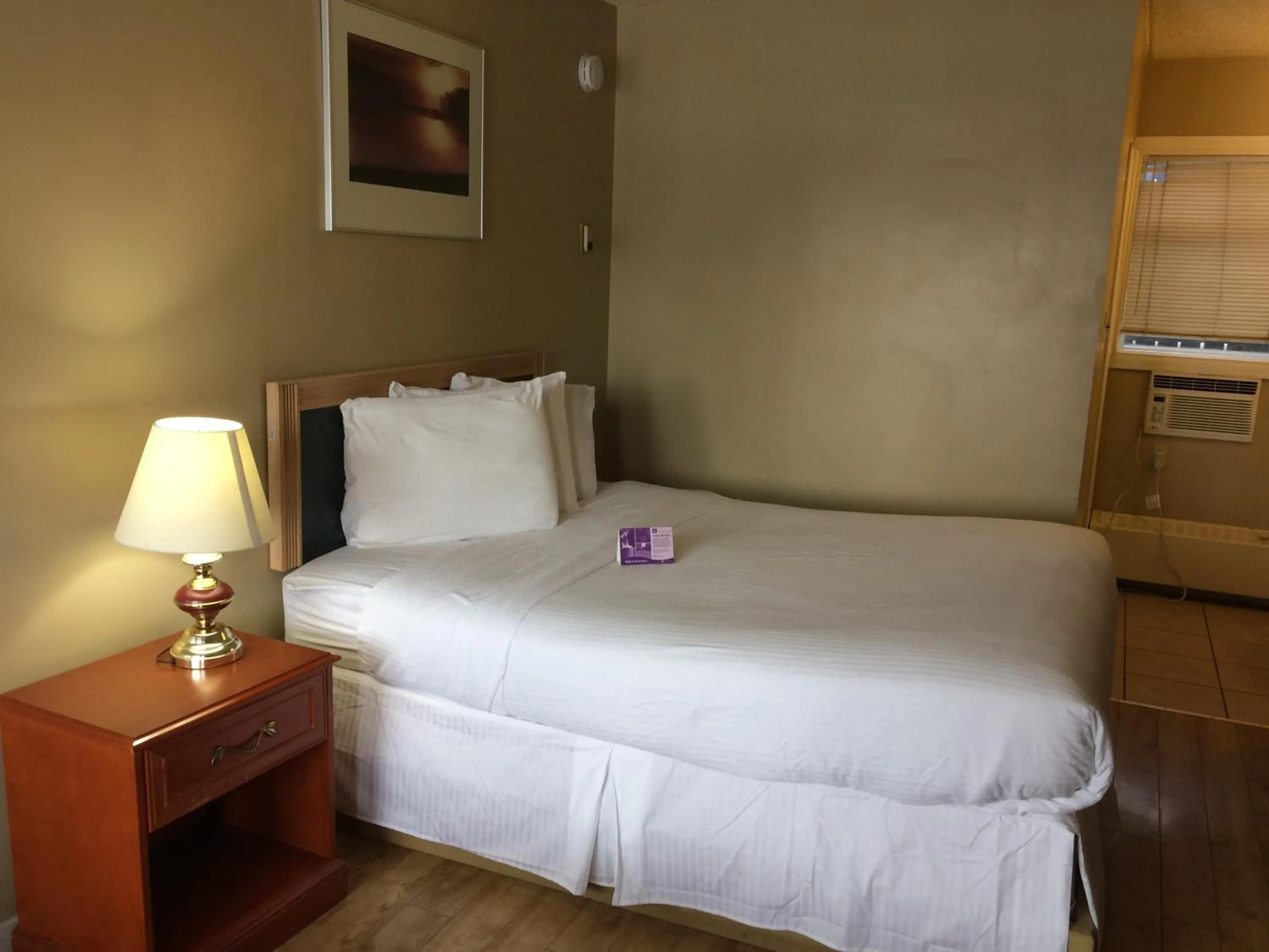 Pets, Bed in Nice Inn Edmonton