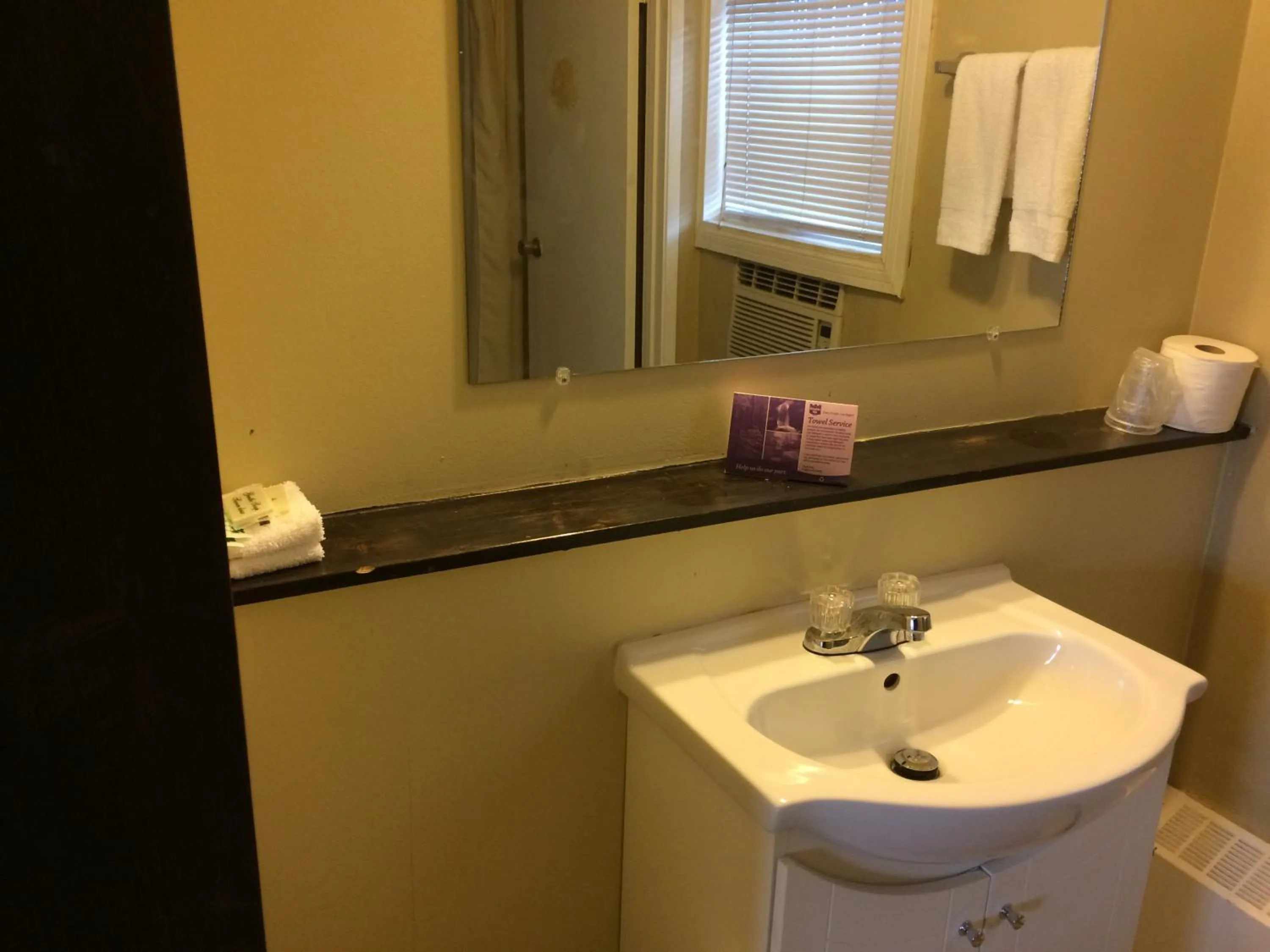 Bathroom in Nice Inn Edmonton