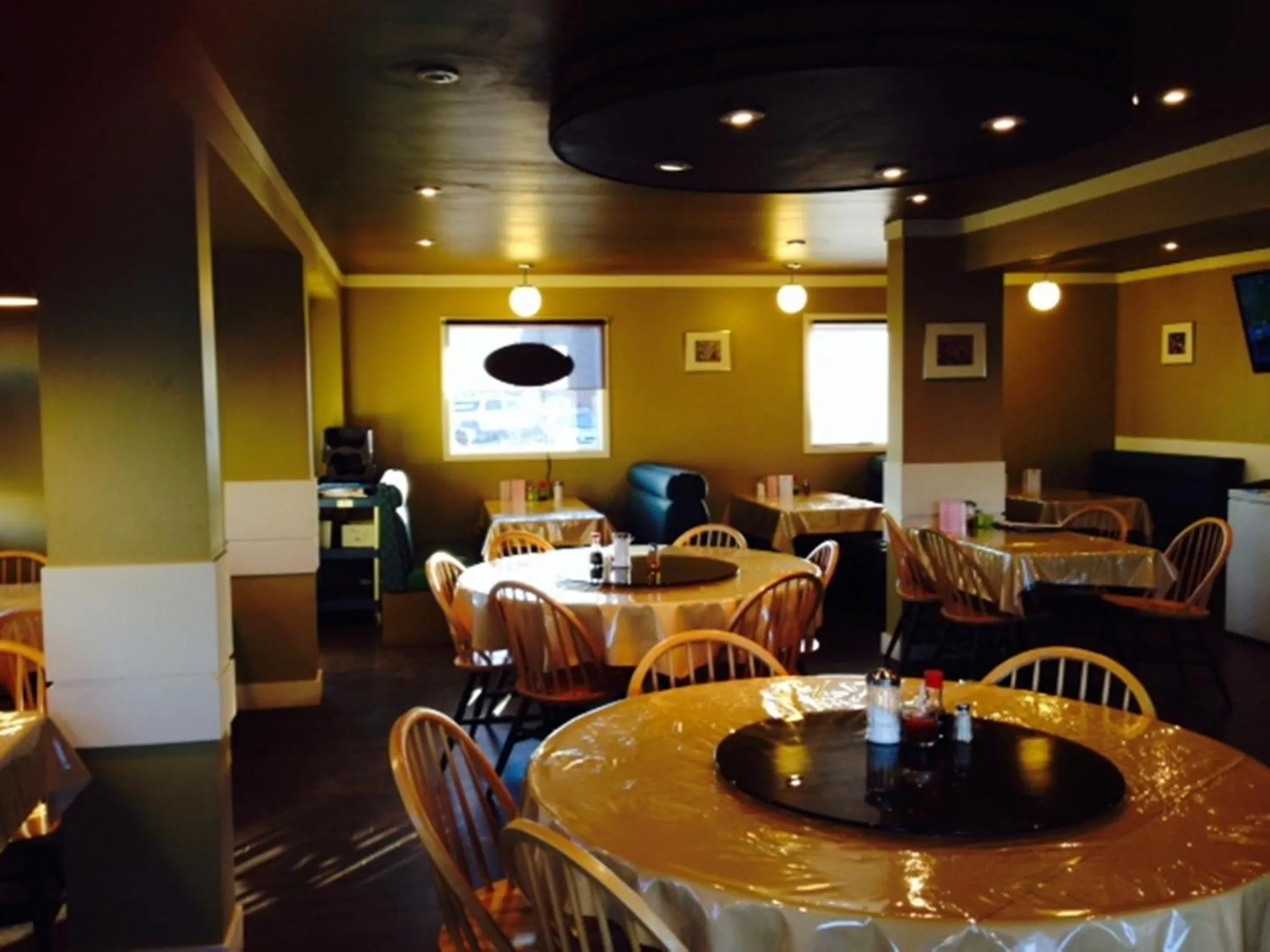 Restaurant/places to eat in Nice Inn Edmonton
