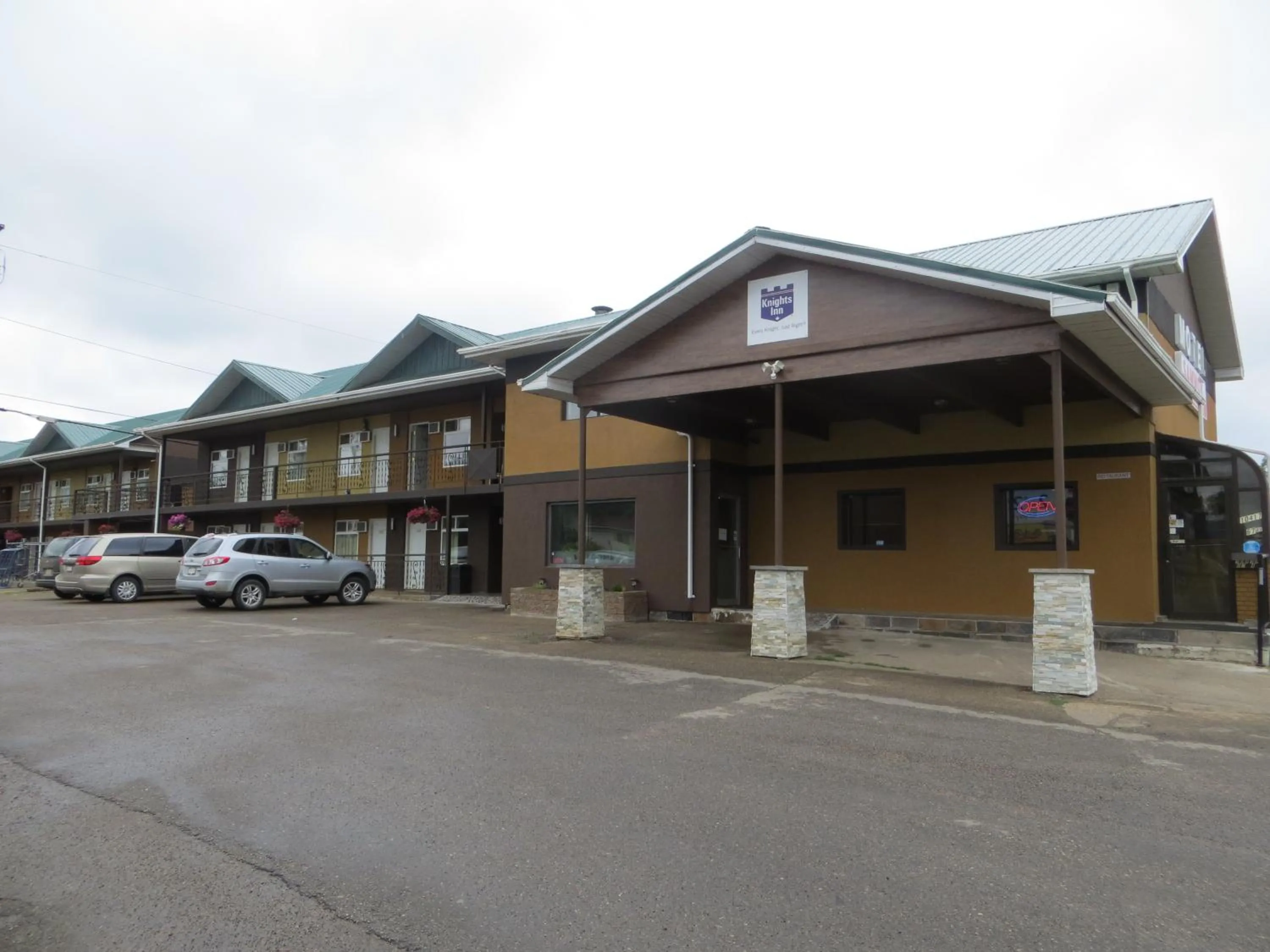 Property building in Nice Inn Edmonton