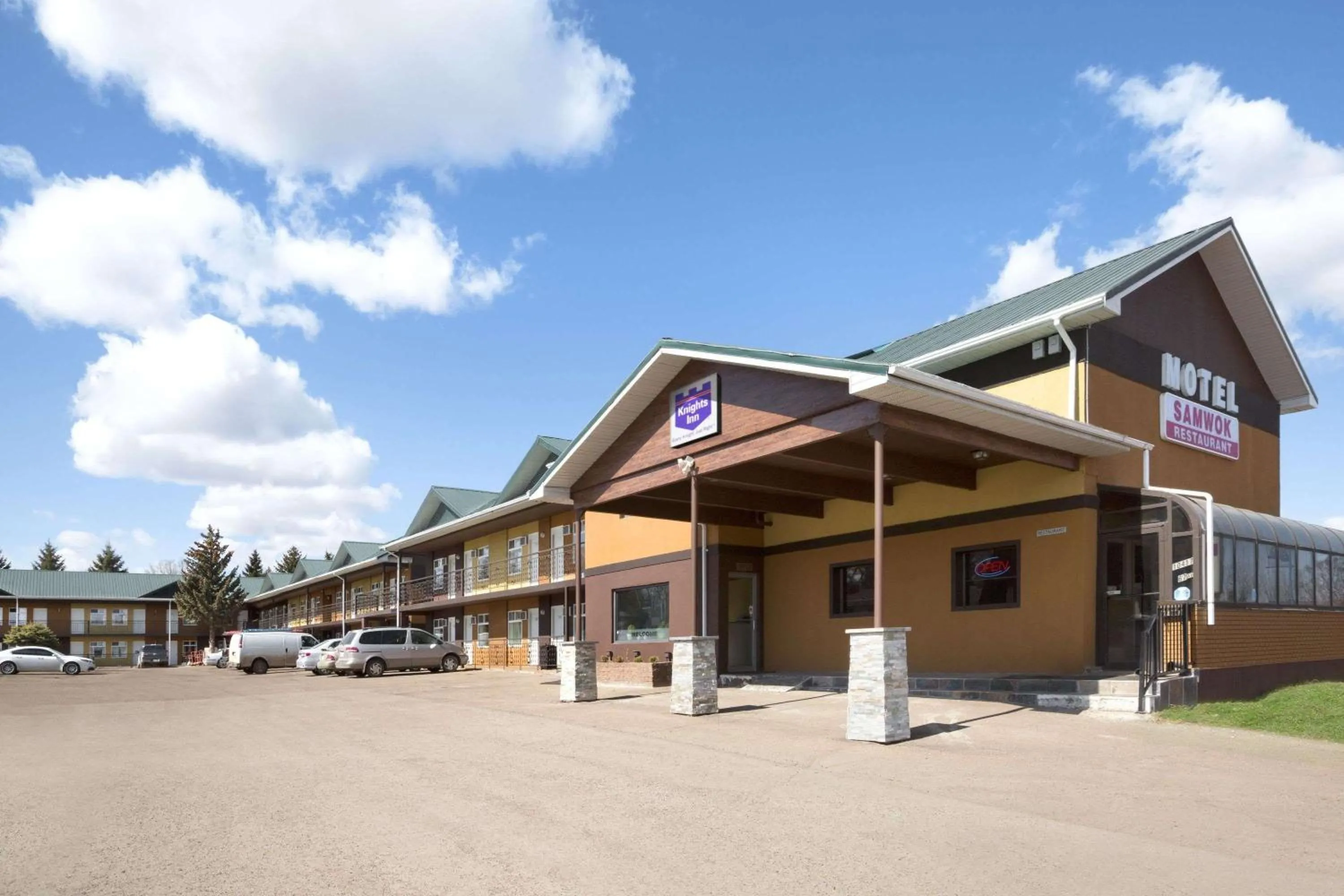Property building in Nice Inn Edmonton