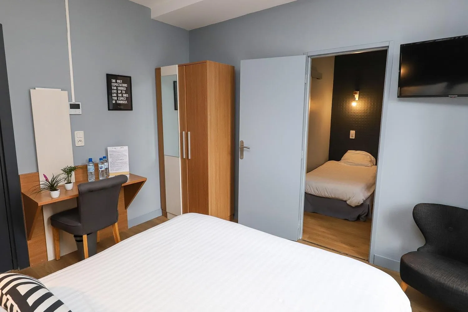 Photo of the whole room, Bed in Hôtel La Réserve de Brive